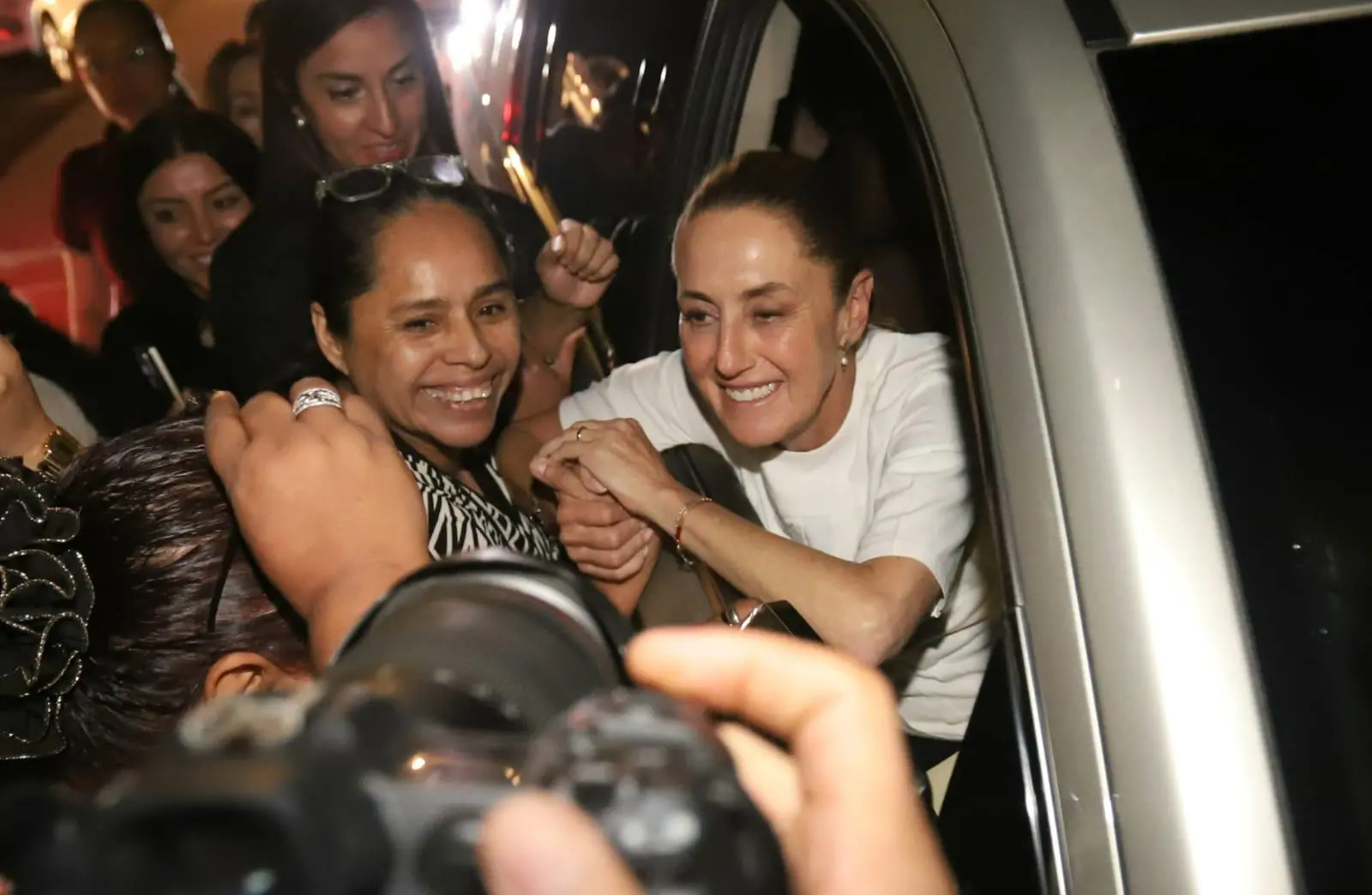 $!‘Estoy con Sinaloa’, afirma Claudia Sheinbaum en su llegada a Mazatlán