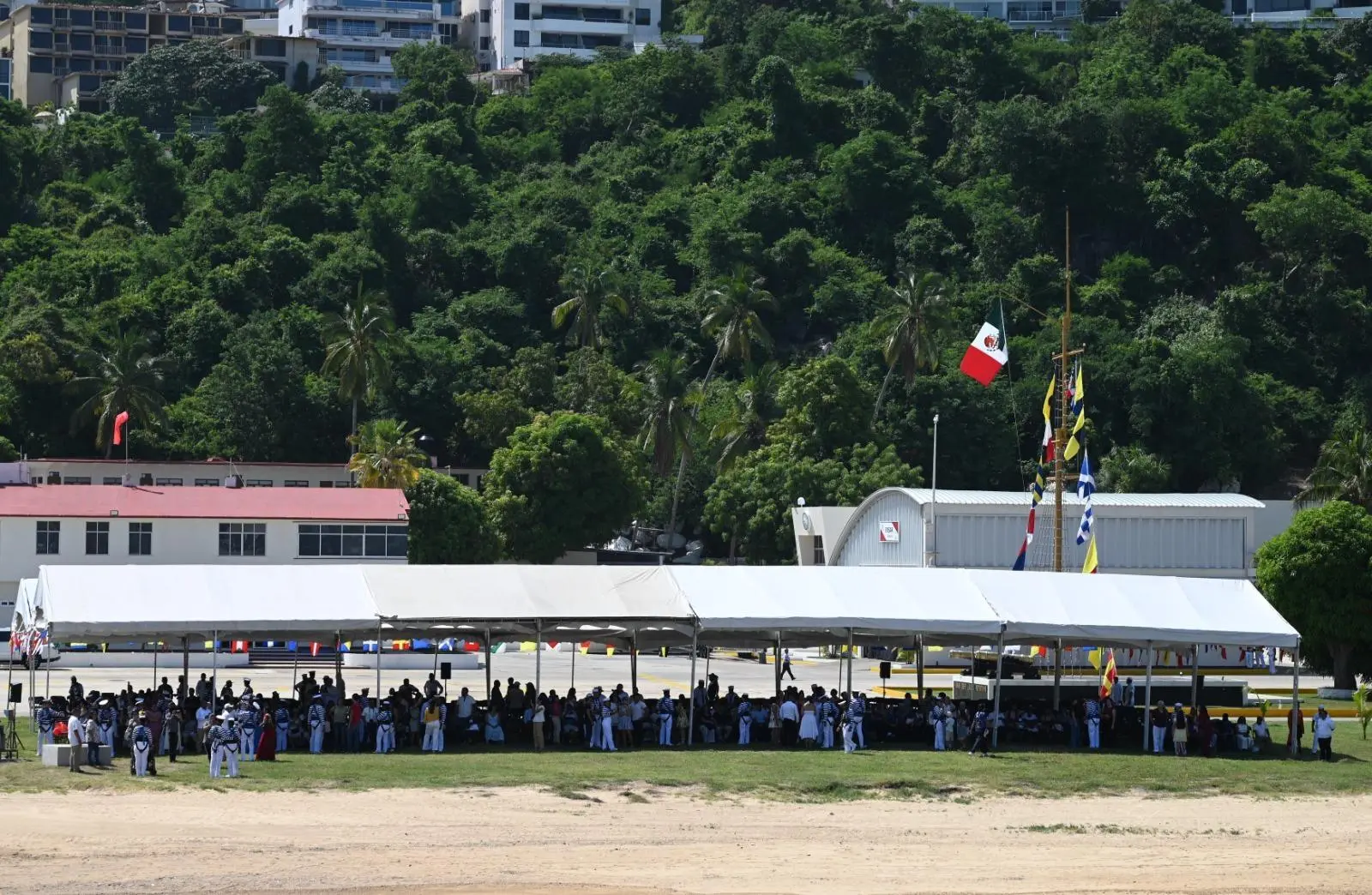 $!Zarpa el Buque Escuela Velero ARM. ‘Cuauhtémoc’ para iniciar el Crucero de Instrucción ‘Pacífico Norte 2026’