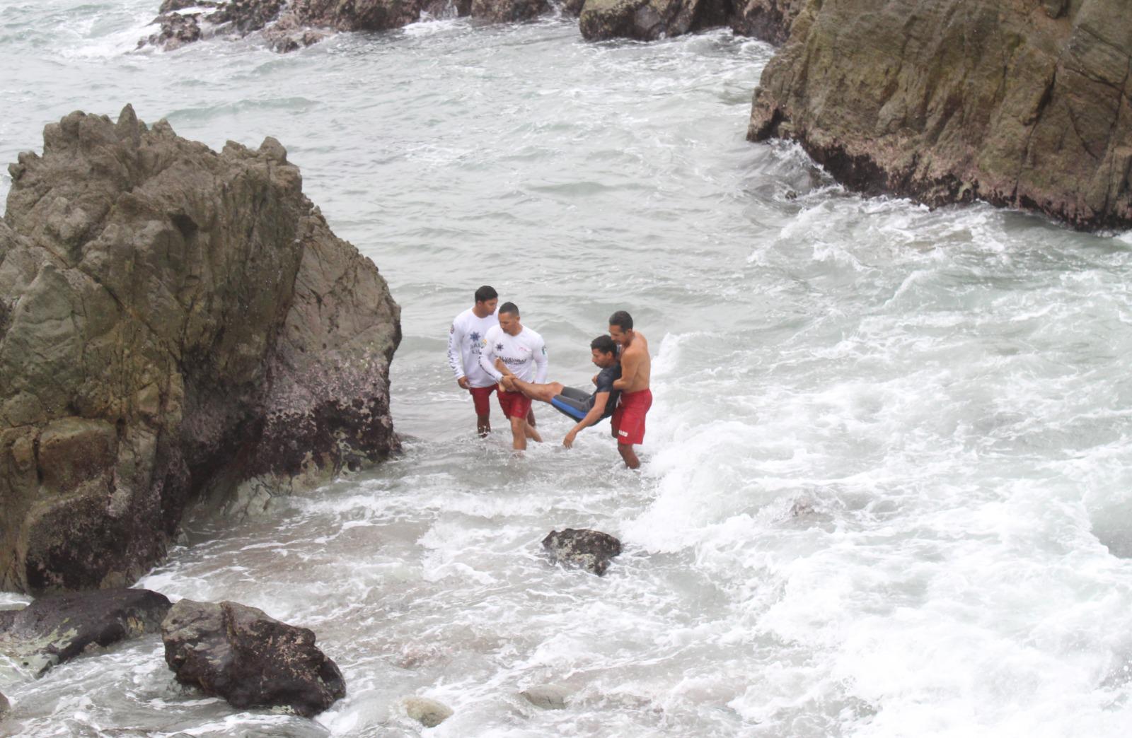 $!Se alistan para atender emergencias en zonas rocosas del malecón de Mazatlán
