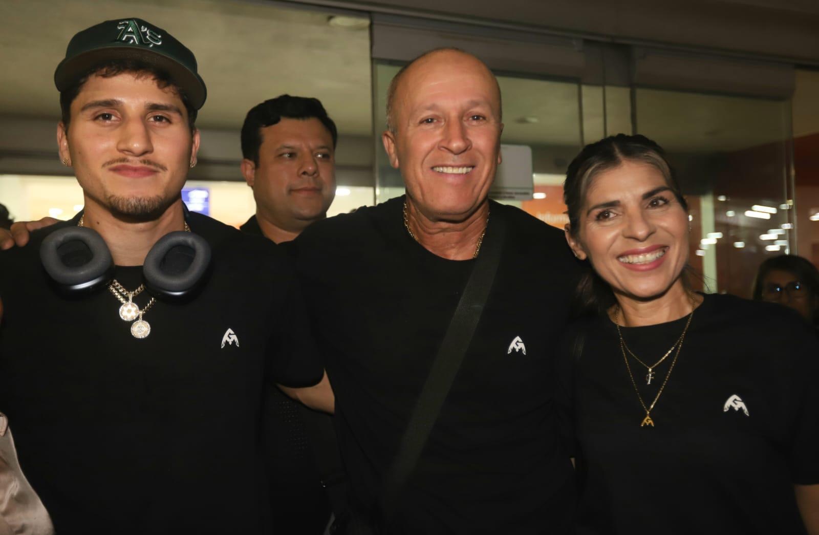 $!Con el deseo de una próxima pelea en Mazatlán, Marco Verde regresa a casa