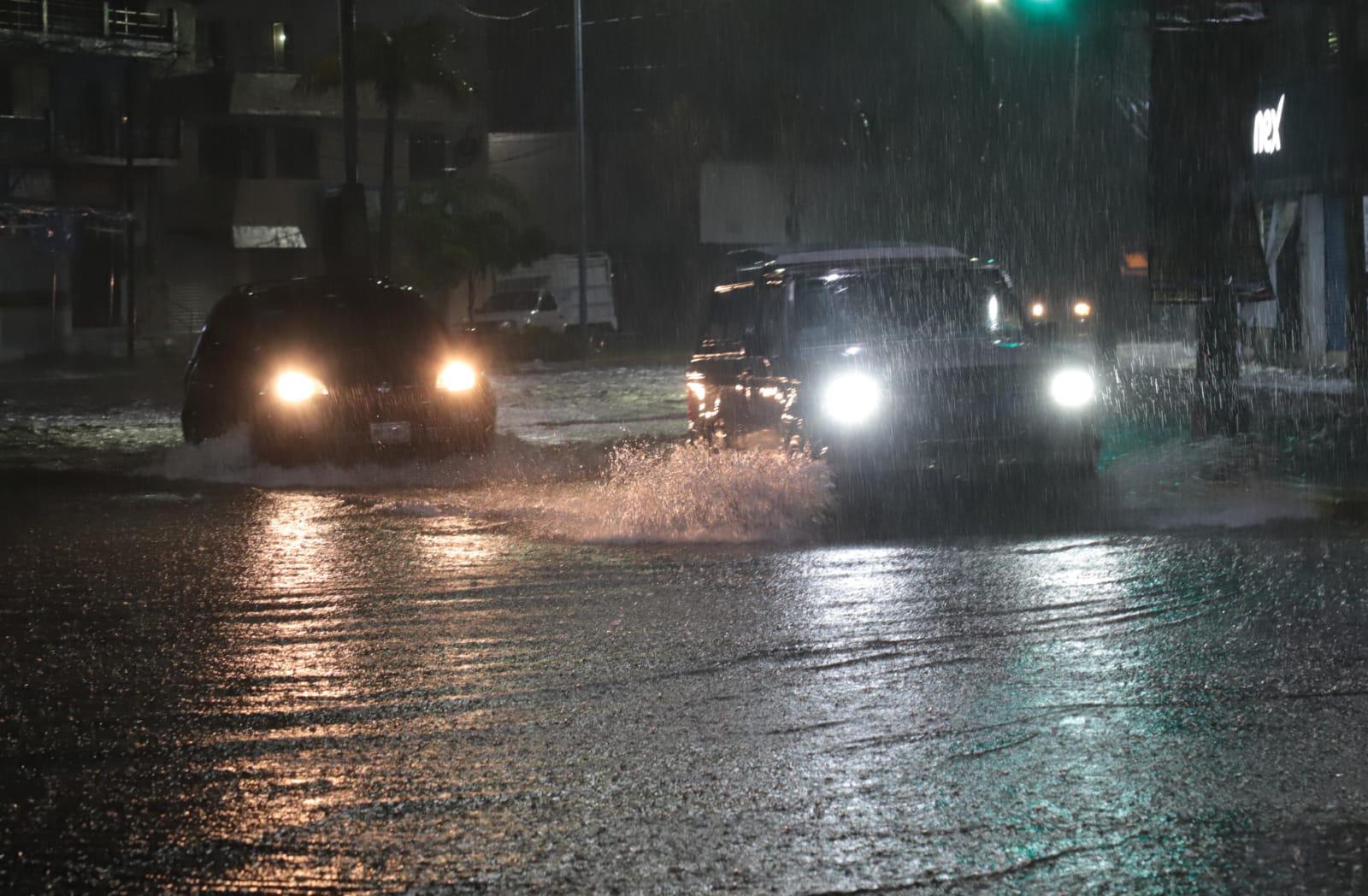 $!Tormenta eléctrica sorprende a Mazatlán este jueves