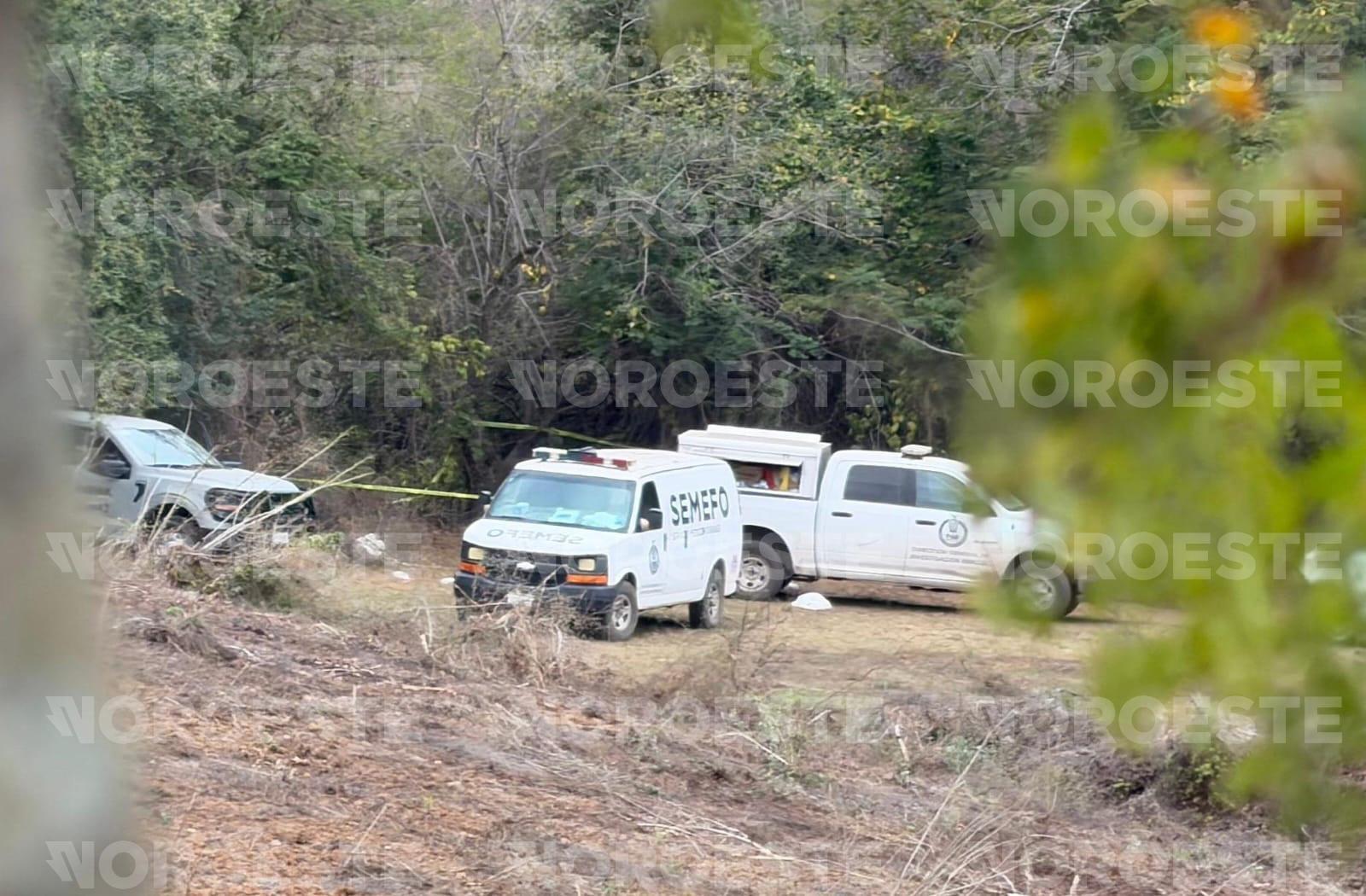 $!Sobrevuelan helicópteros la zona de la segunda fosa clandestina en inmediaciones de El Verde, Concordia