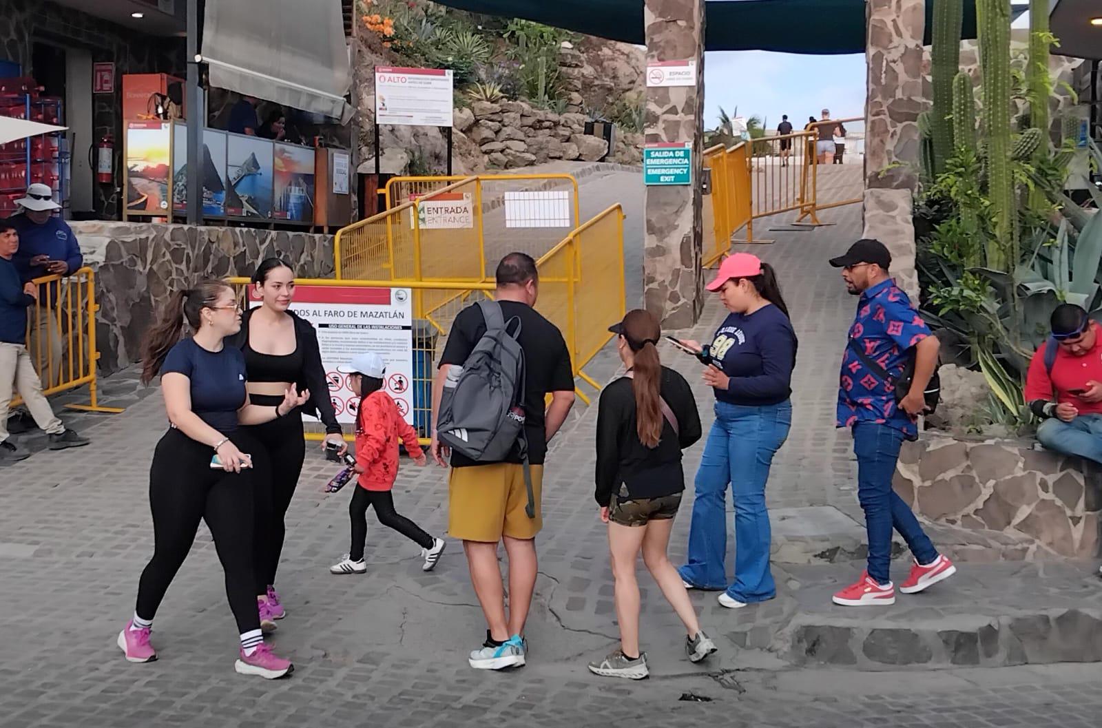 $!Tiene Mazatlán un fin de semana con moderada afluencia de turistas