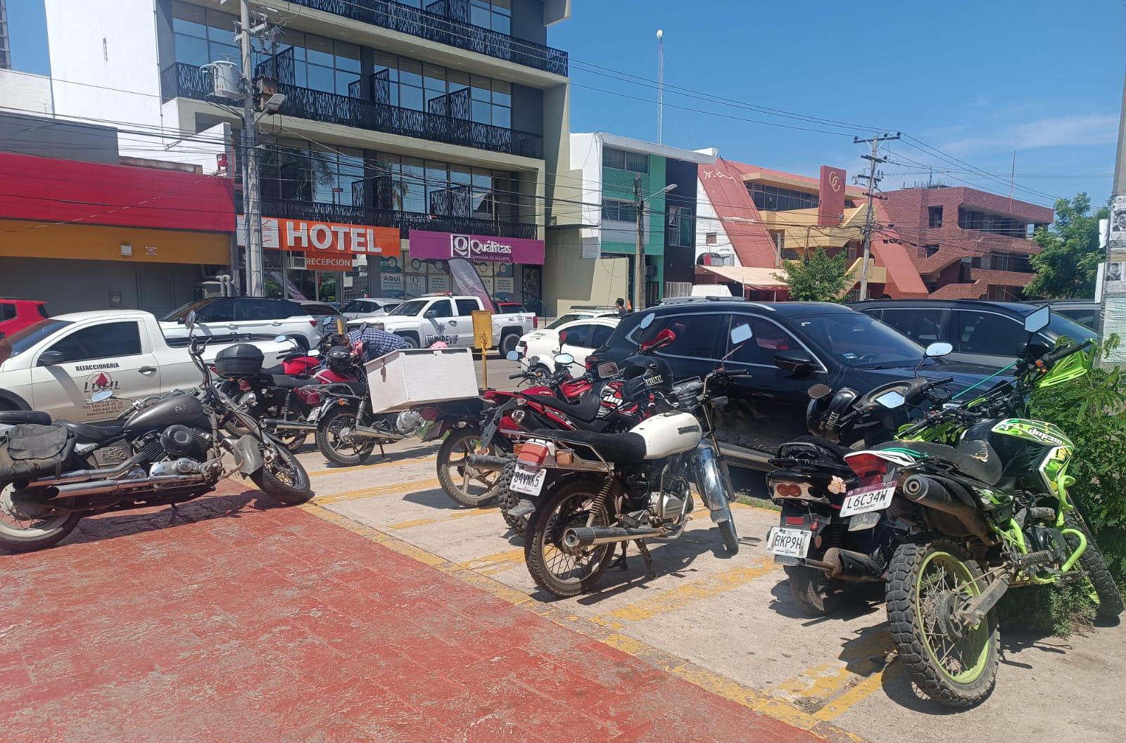 $!Retenes y operativos a motociclistas benefician la regulación de documentos: Recaudación y Renta