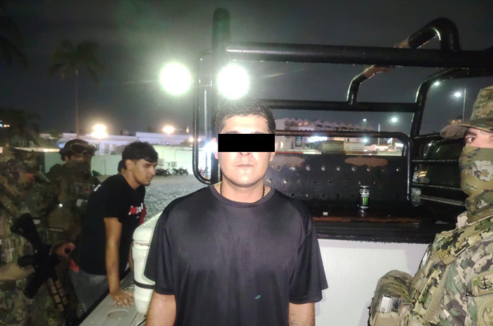 $!Detiene la Marina a 3 jóvenes armados en la zona hotelera de Mazatlán