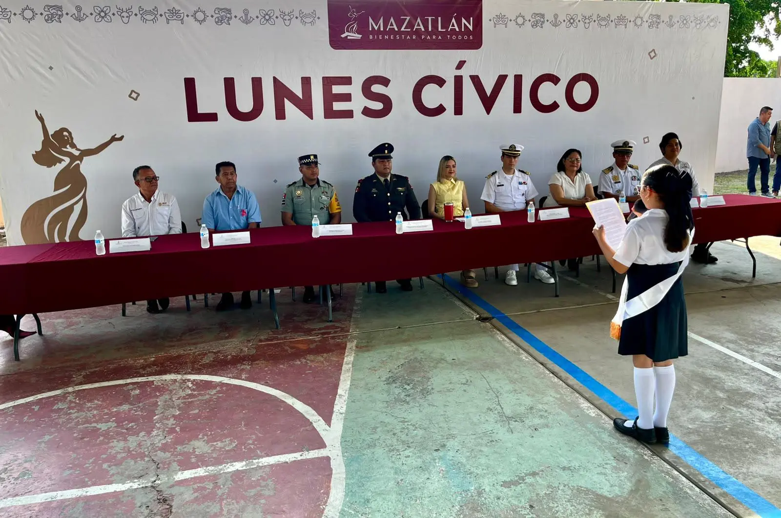 $!Gobierno de Mazatlán entrega remodelación de aulas en primaria de El Castillo