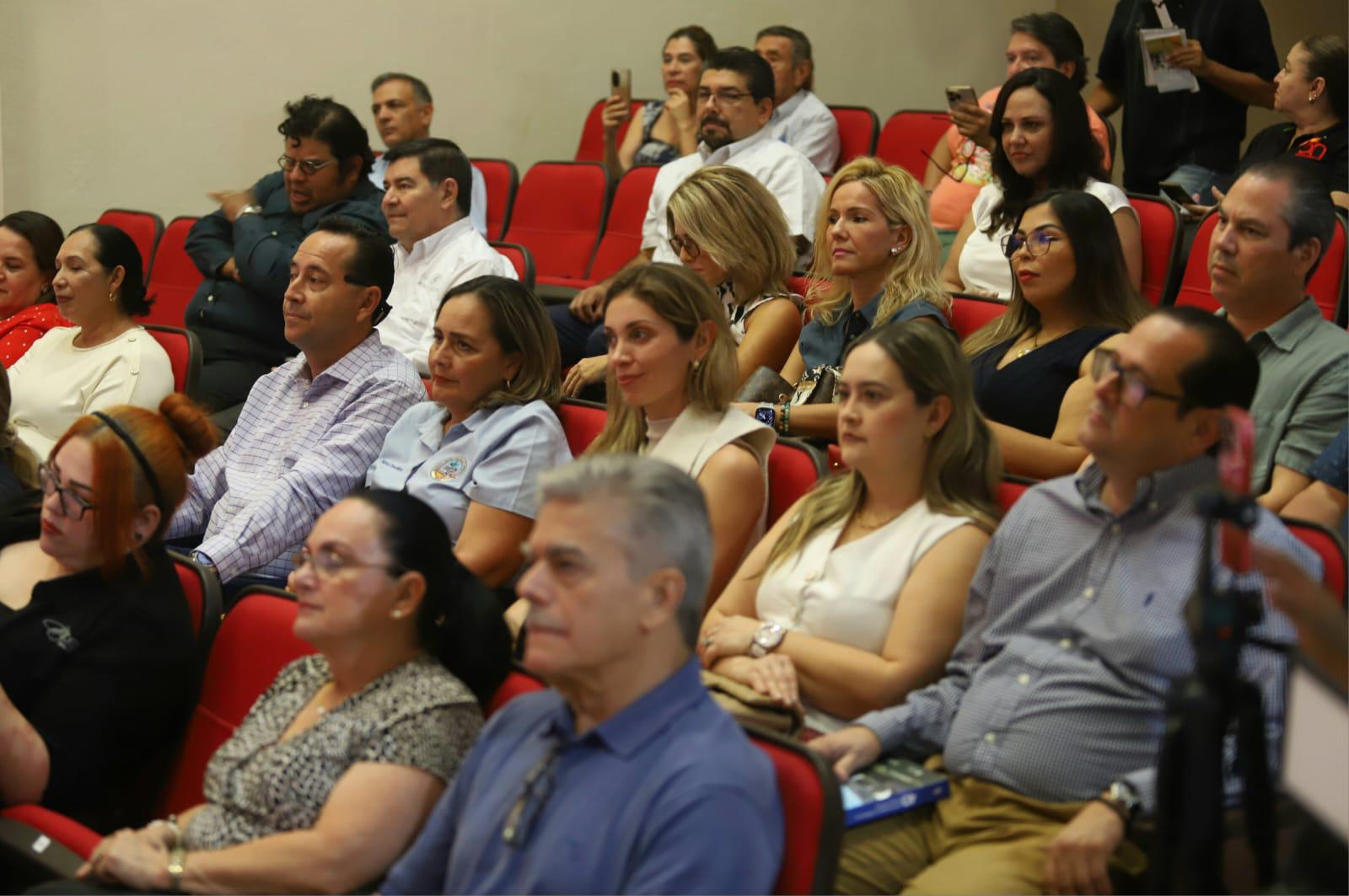 $!En la presentación estuvieron miembros distinguidos de la asociación Exatec en Sinaloa, además de empresarios.