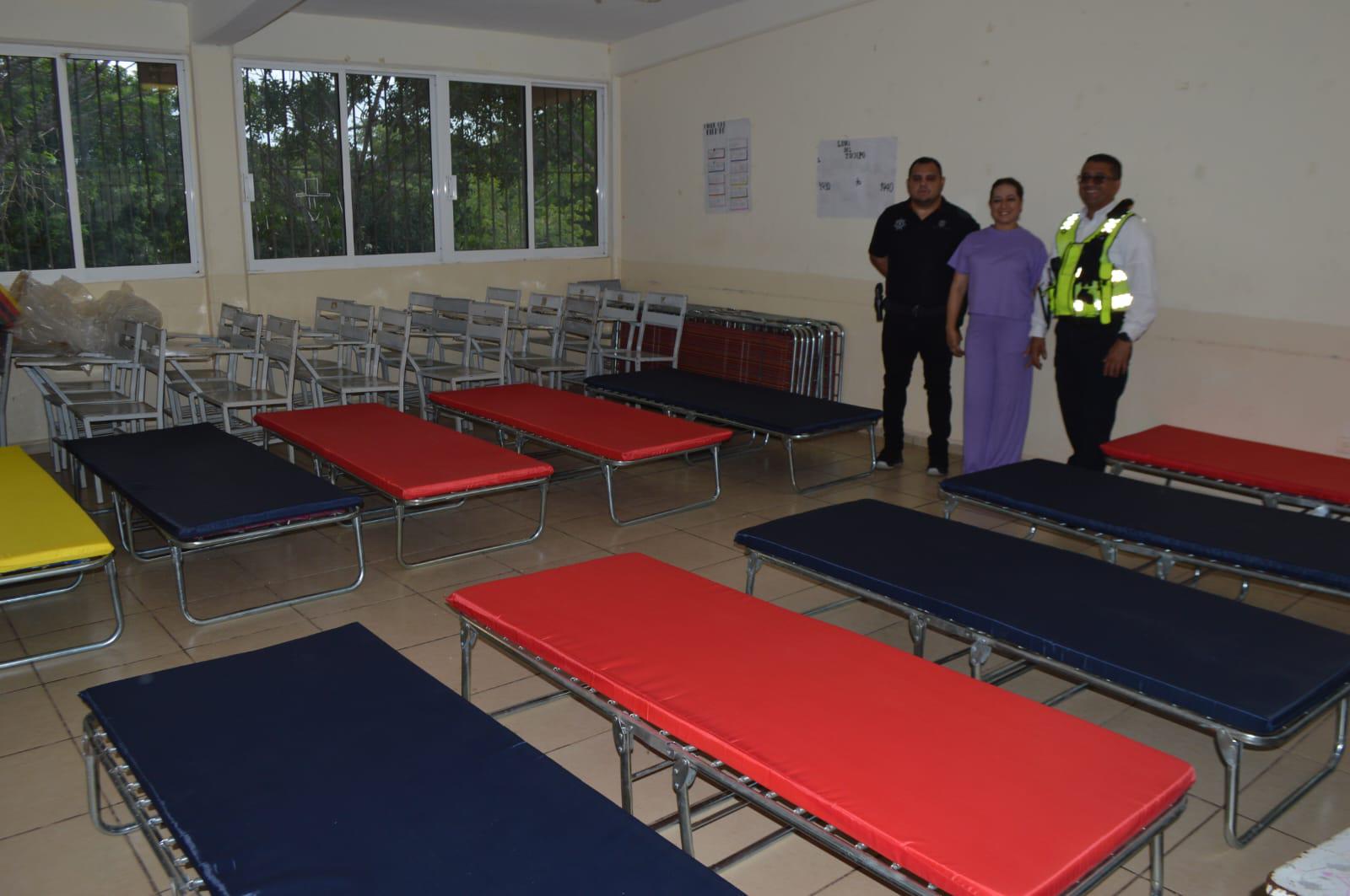 $!Habilitan refugios temporales en Mazatlán por ‘Norma’; llegan cuatro vecinos y tres mascotas