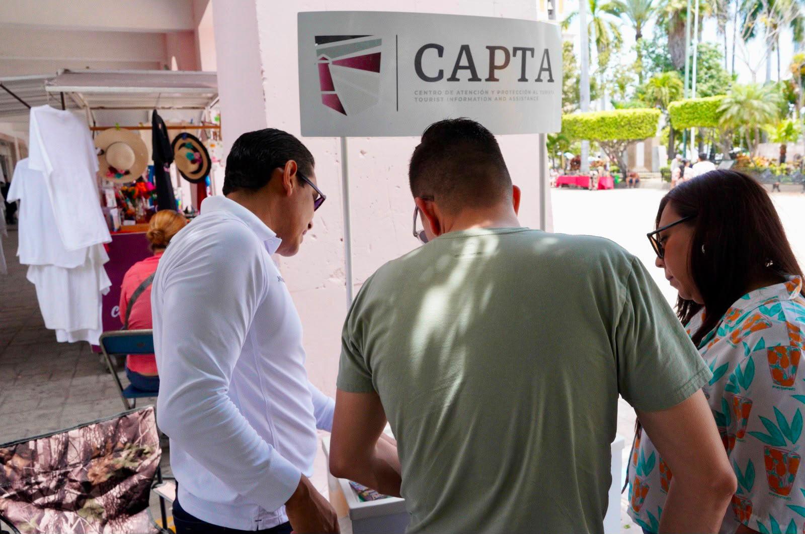 $!CAPTA brinda atención y orientación durante la llegada del turismo naviero en el crucero Carnival Panorama