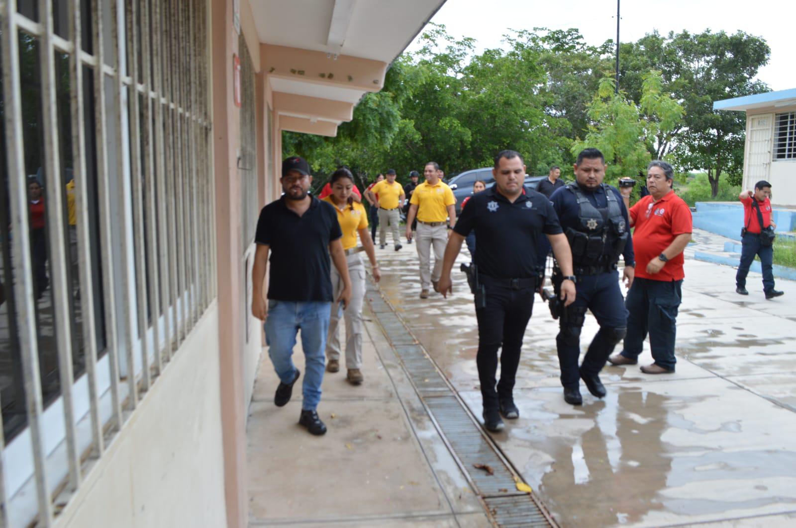 $!Habilitan refugios temporales en Mazatlán por ‘Norma’; llegan cuatro vecinos y tres mascotas
