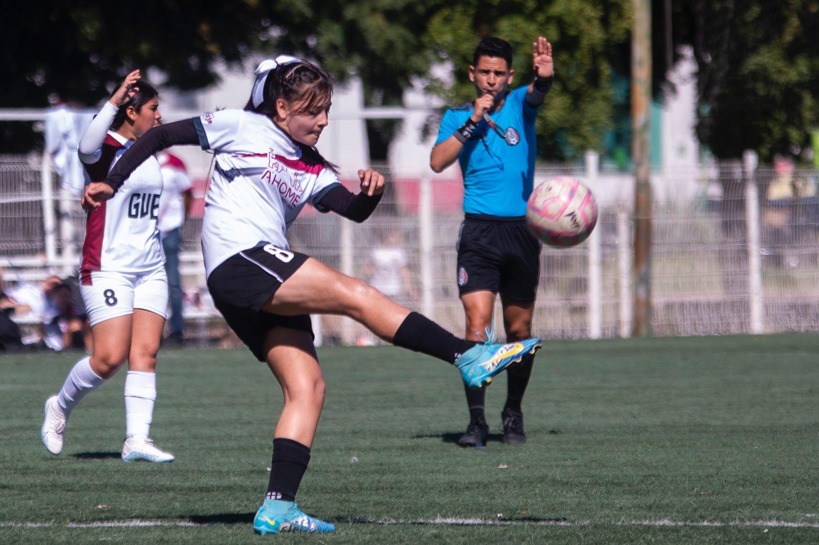 $!Mazatlán y Culiacán van por el oro ante Ahome en finales de futbol femenil