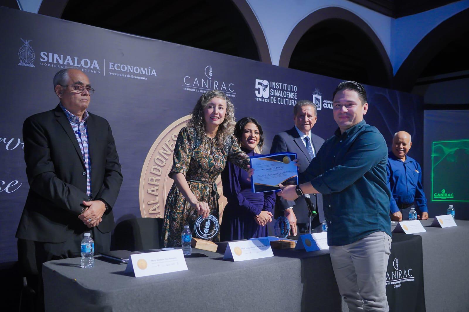 $!Gobierno de Sinaloa reconoce en el Galardón ‘Sabor Sinaloense’ al sector gastronómico