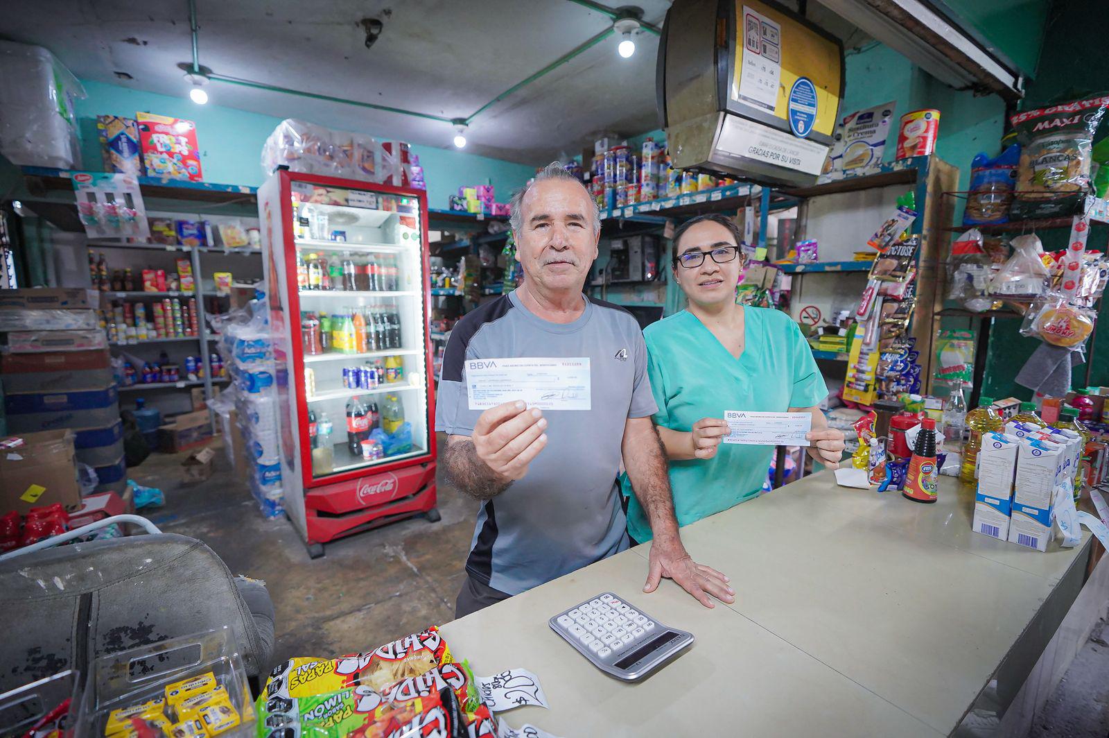 $!Entregan apoyos económicos a negocios del Mercado Juárez en Mazatlán