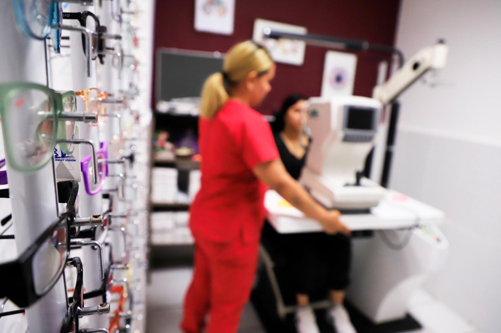 $!Ofrece DIF Mazatlán chequeo visual gratuito y lentes a bajo costo