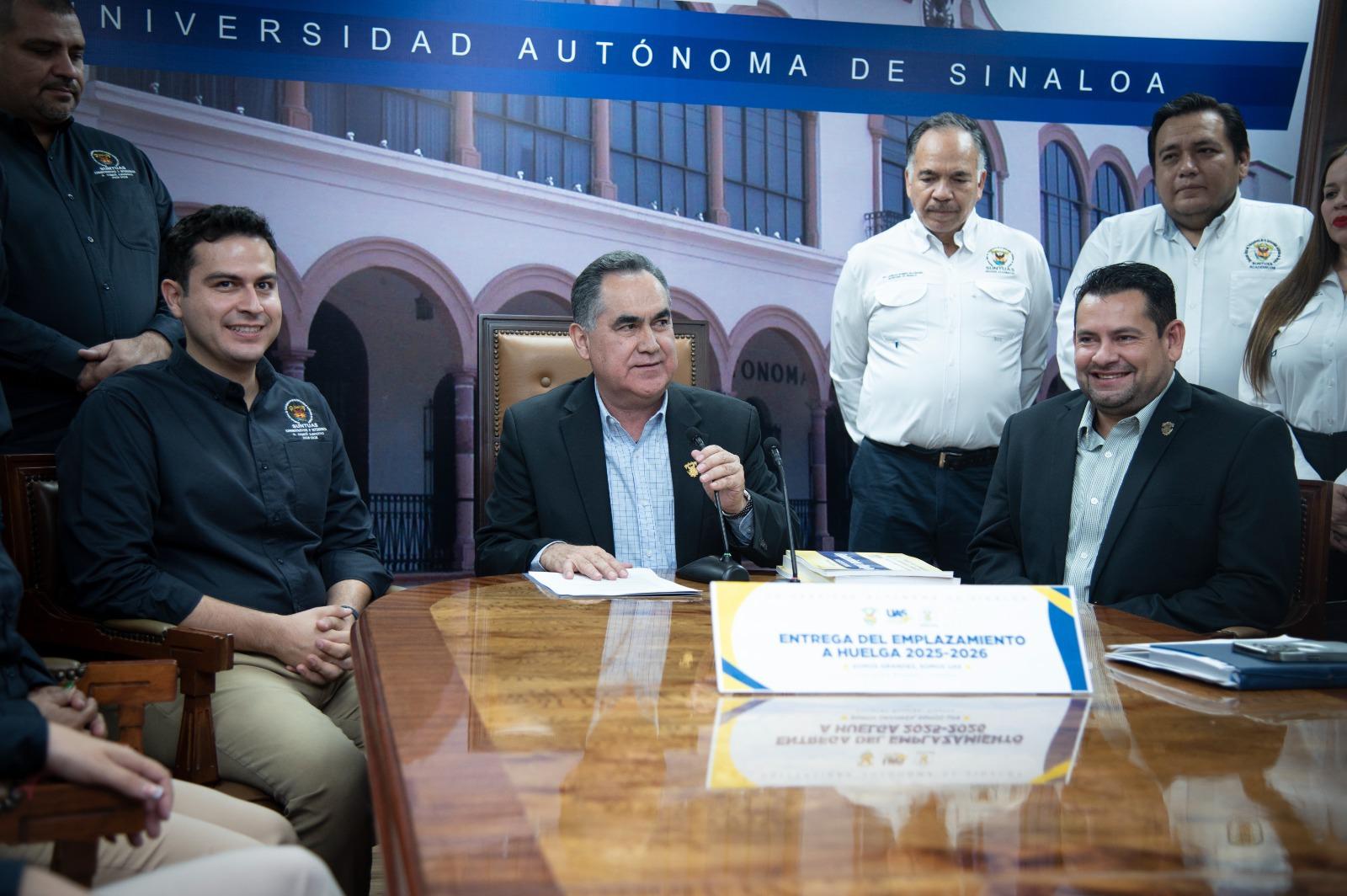 $!Recibe el Rector el emplazamiento a huelga 2025-2026 de parte del Suntuas