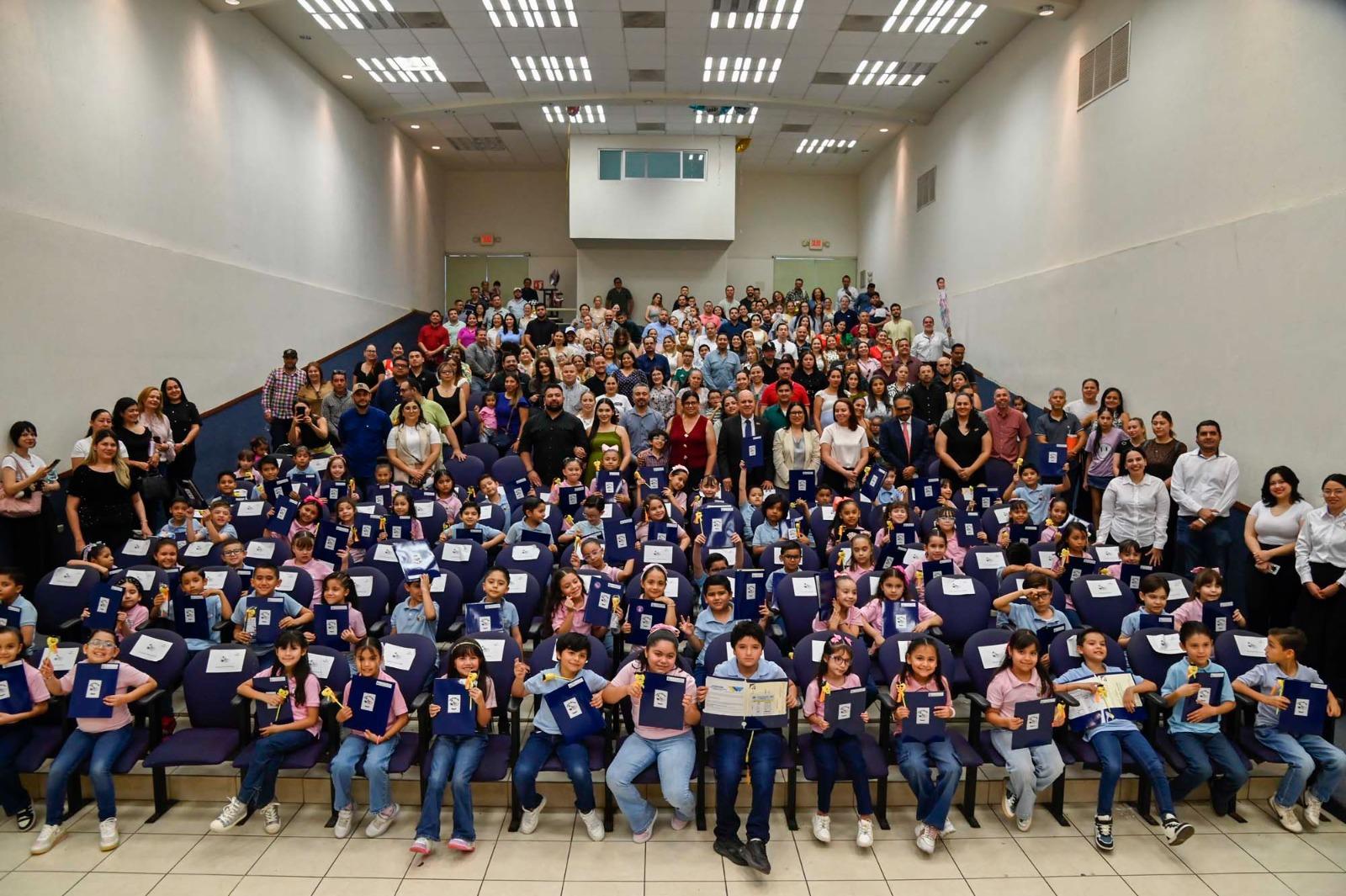 $!Gradúa UAS a más de 80 niños del programa PET