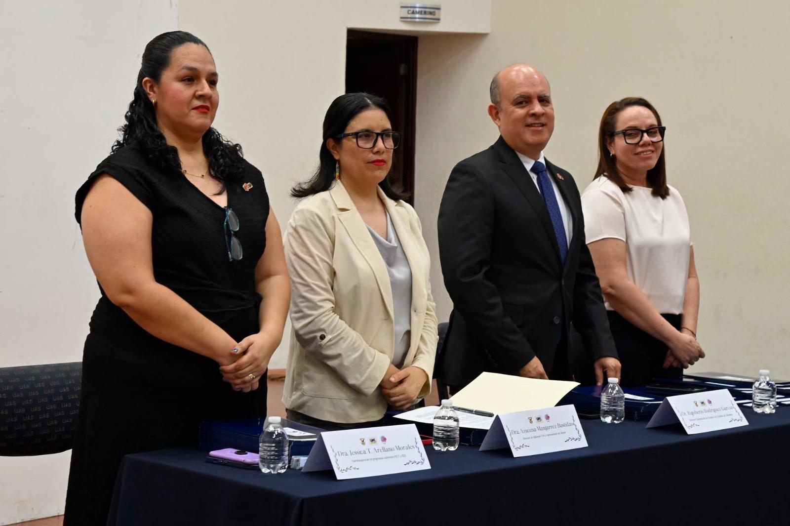 $!Gradúa UAS a más de 80 niños del programa PET