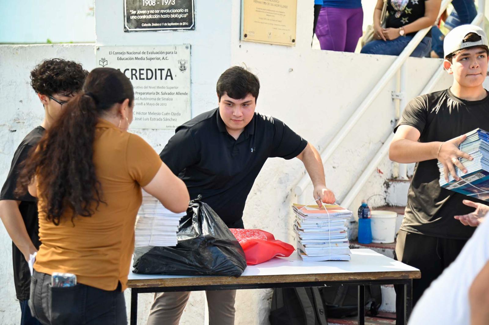 $!Entrega Preparatoria Central Diurna de la UAS más de 700 kilos de material reciclable