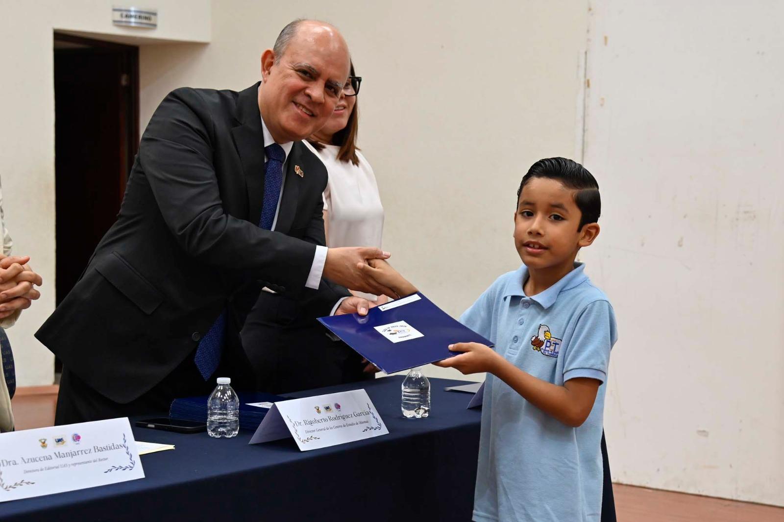 $!Gradúa UAS a más de 80 niños del programa PET