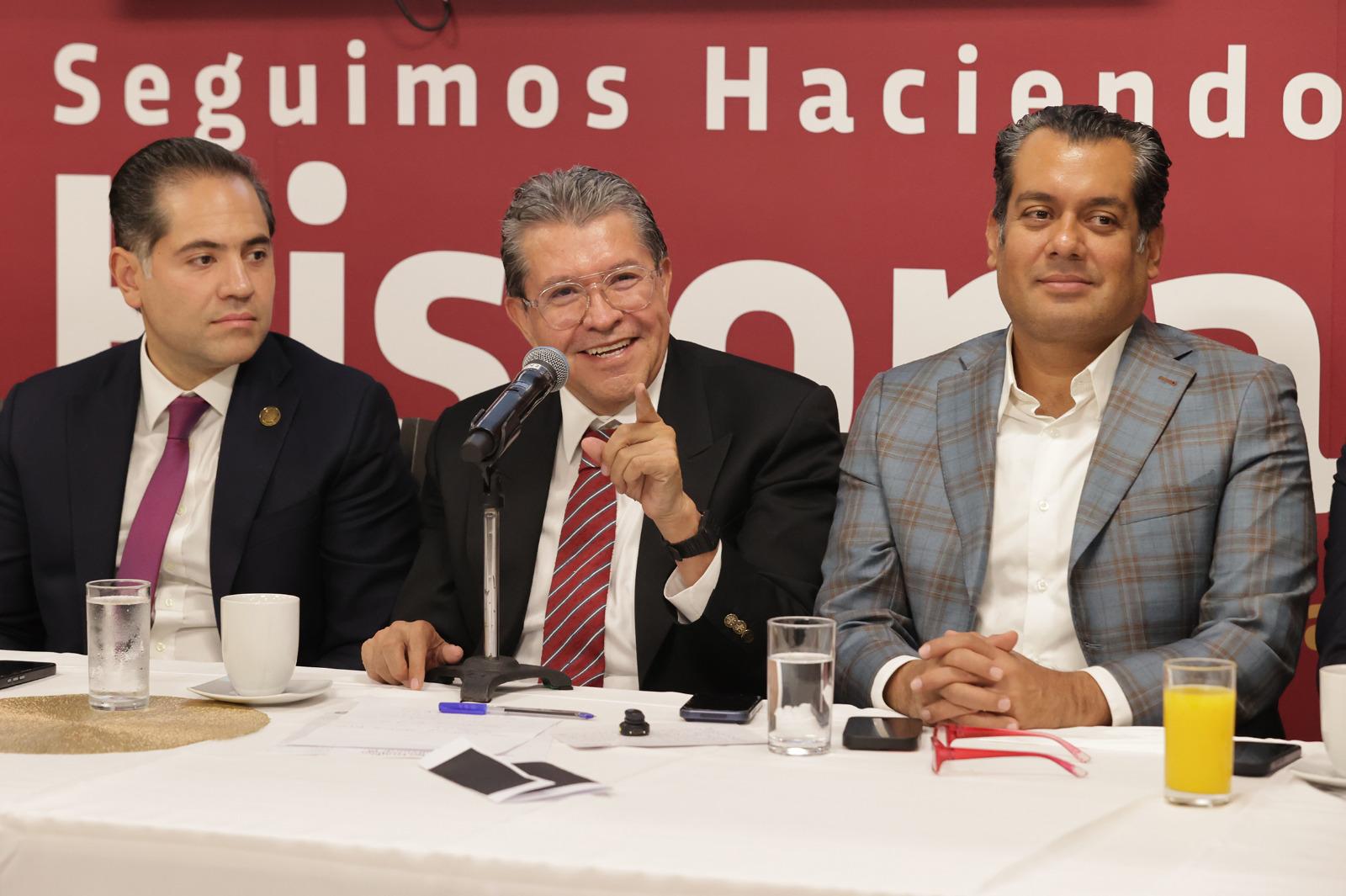 $!Ricardo Monreal adelantó que los diputados podrán reelegirse sin pedir licencia.