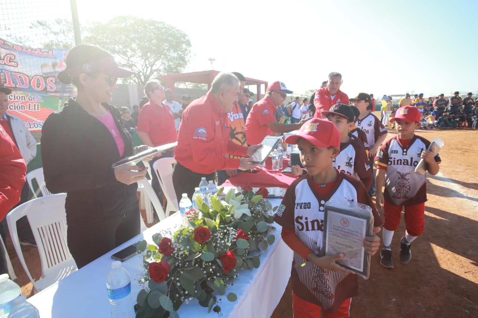 $!Estrena Liga Mazatlán instalaciones con nueva temporada de beisbol