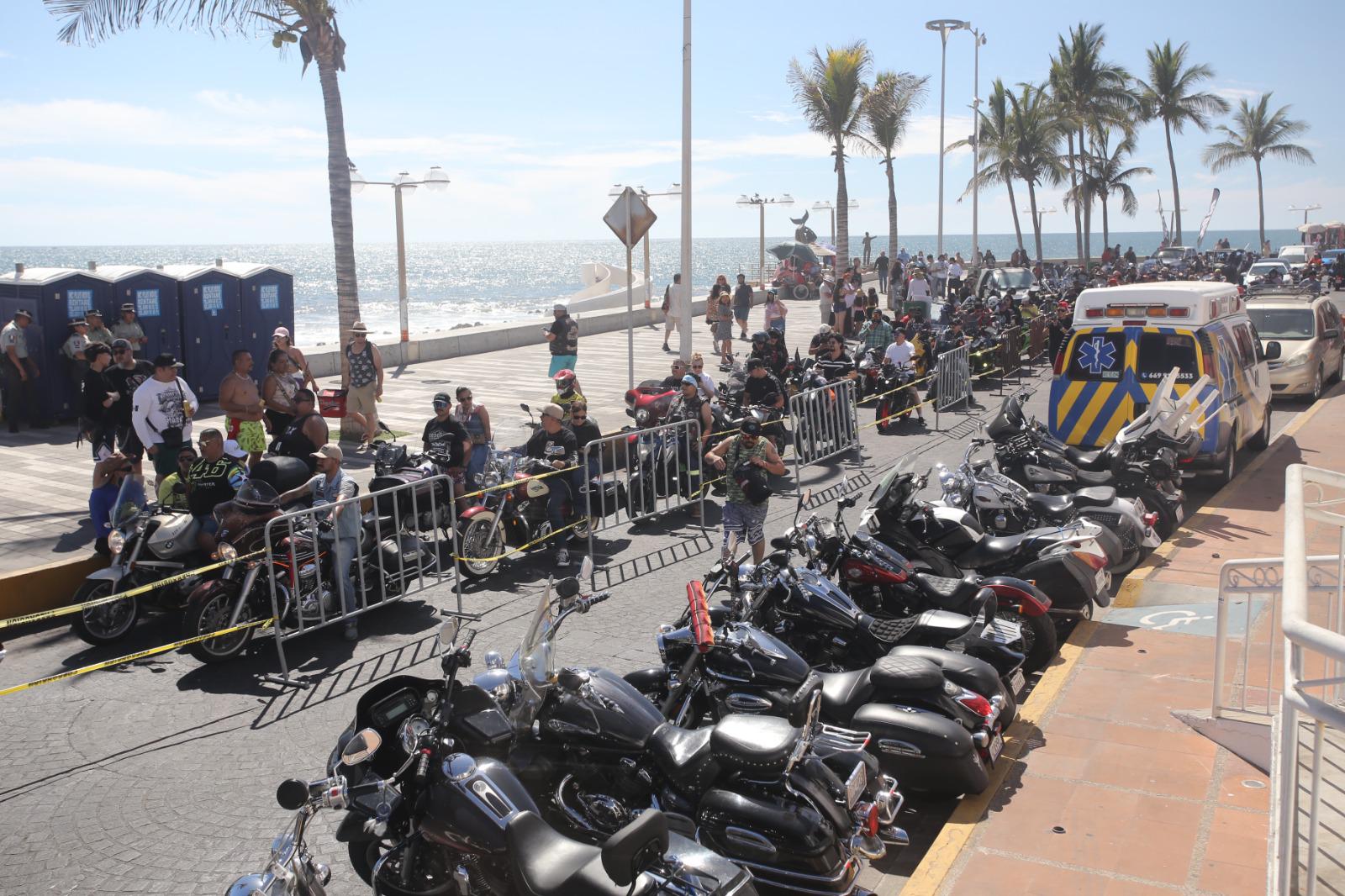 $!Bikers nacionales se apoderan de la zona turística de Mazatlán