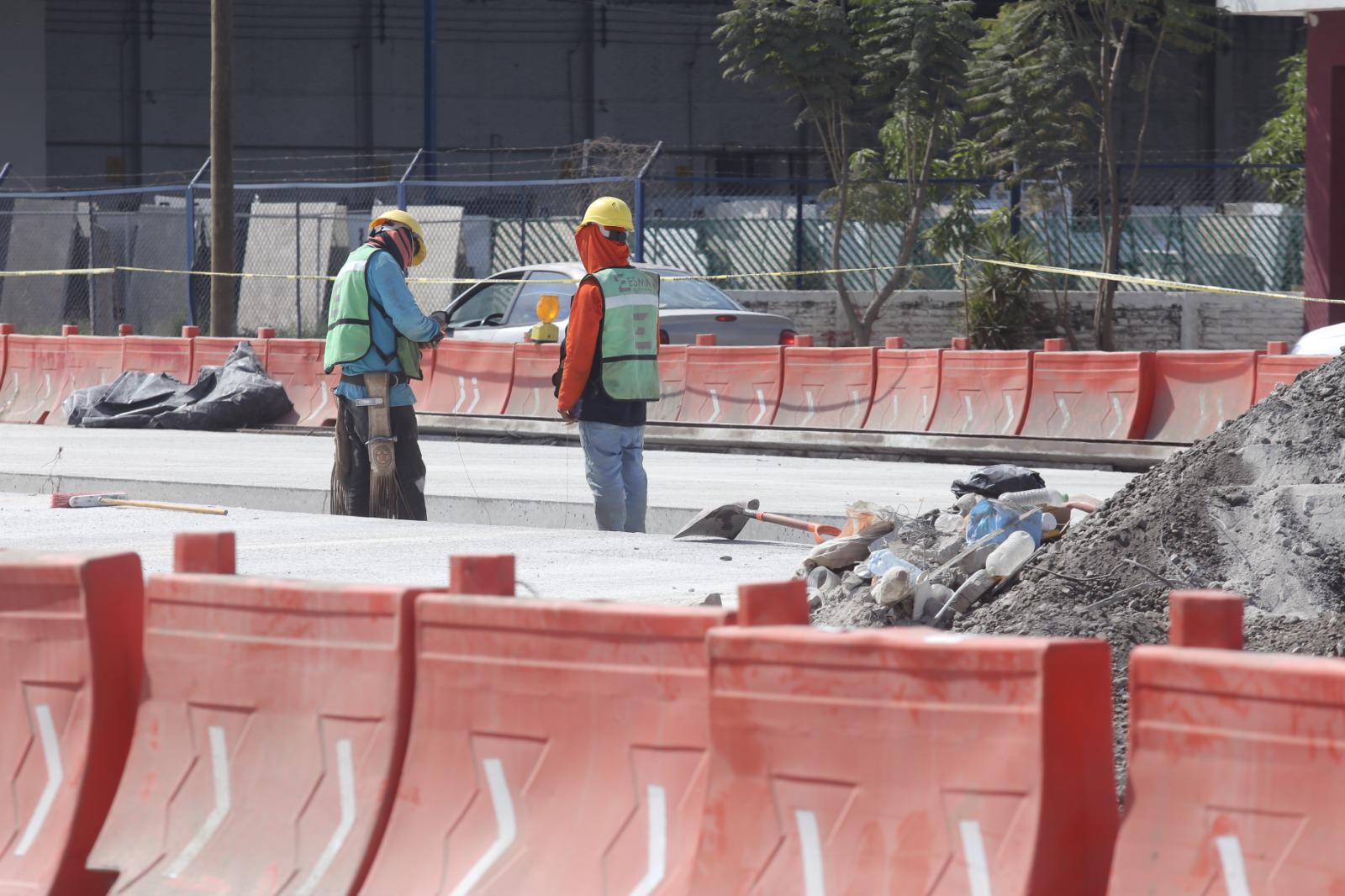 $!Tras invasión de vehículo a la obra, continúa construcción del Paso Superior Vehicular, en Mazatlán