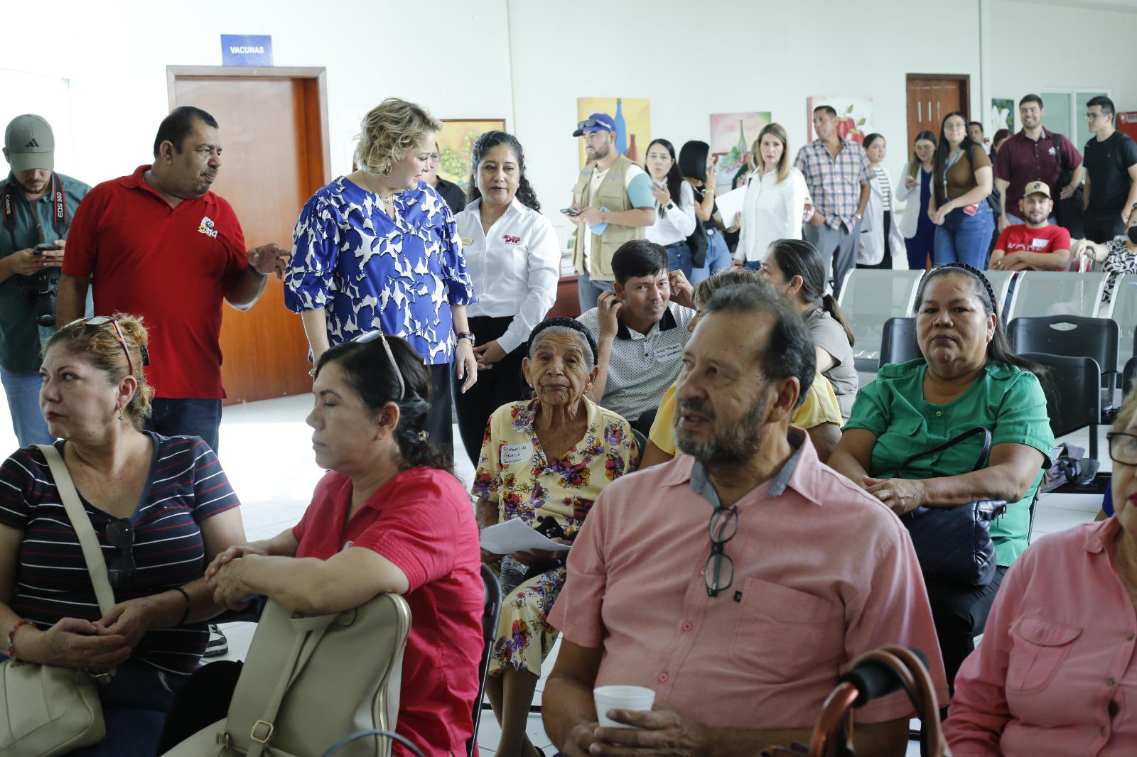 $!Entrega Sistema DIF Sinaloa auxiliares auditivos a beneficiarios en Culiacán