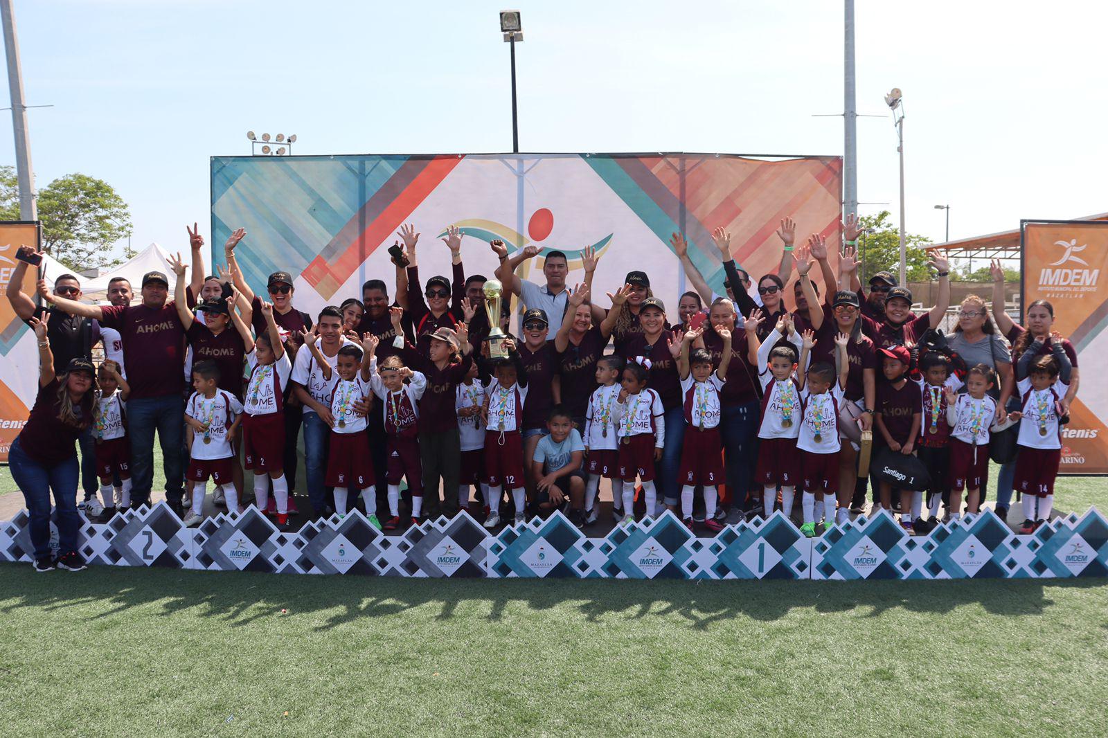 $!Ahome Municipal se corona en el Estatal de Futbol Categoría Chupones