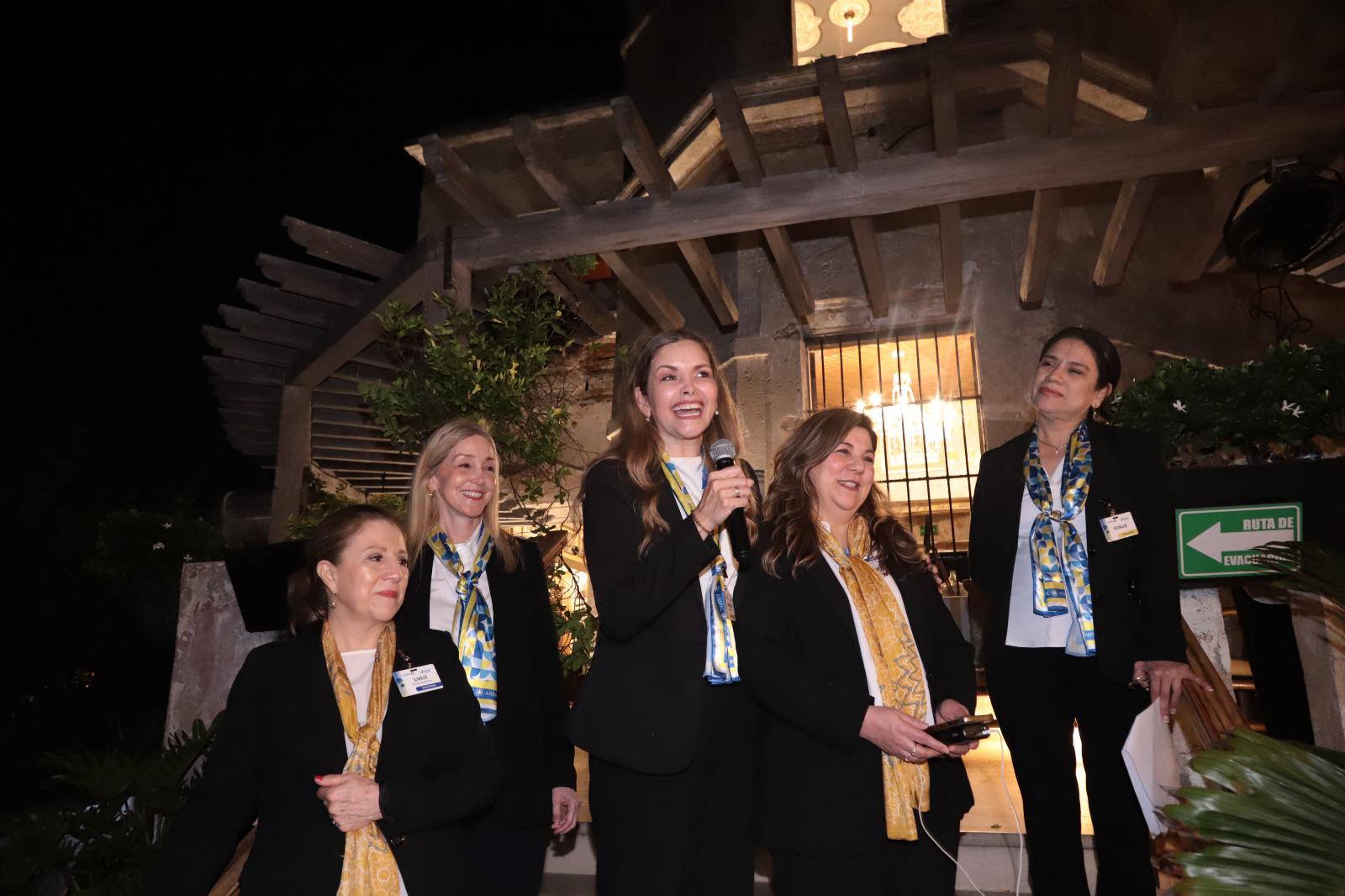 $!Imelda Morales de Chicuate, presidenta de Anspac Mazatlán, expresa una palabras de agradecimiento por su asistencia a esta Junta Nacional a las damas.