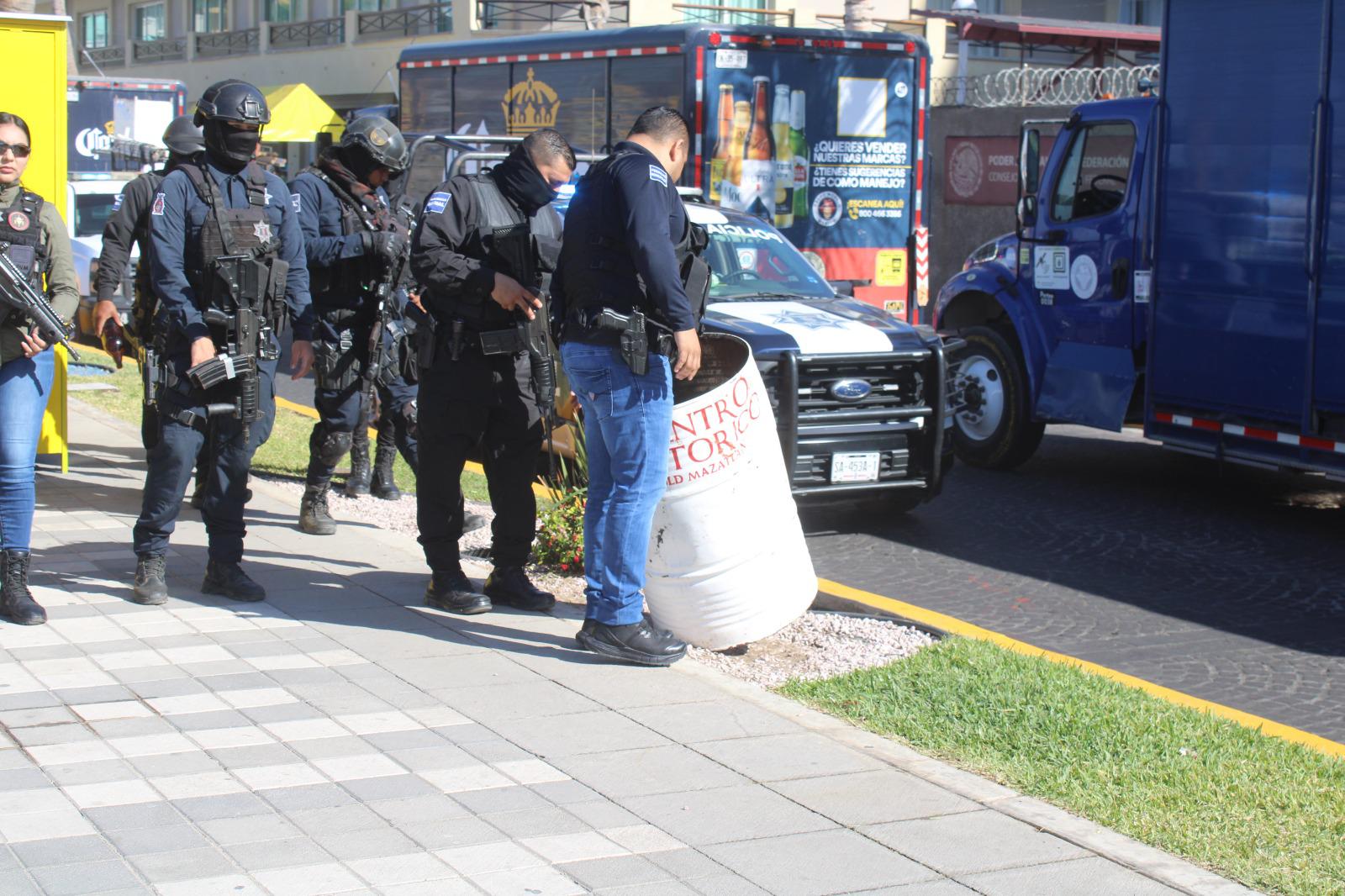 $!Hallan todo tipo de armas blancas en ‘barrido’ en zona carnavalera
