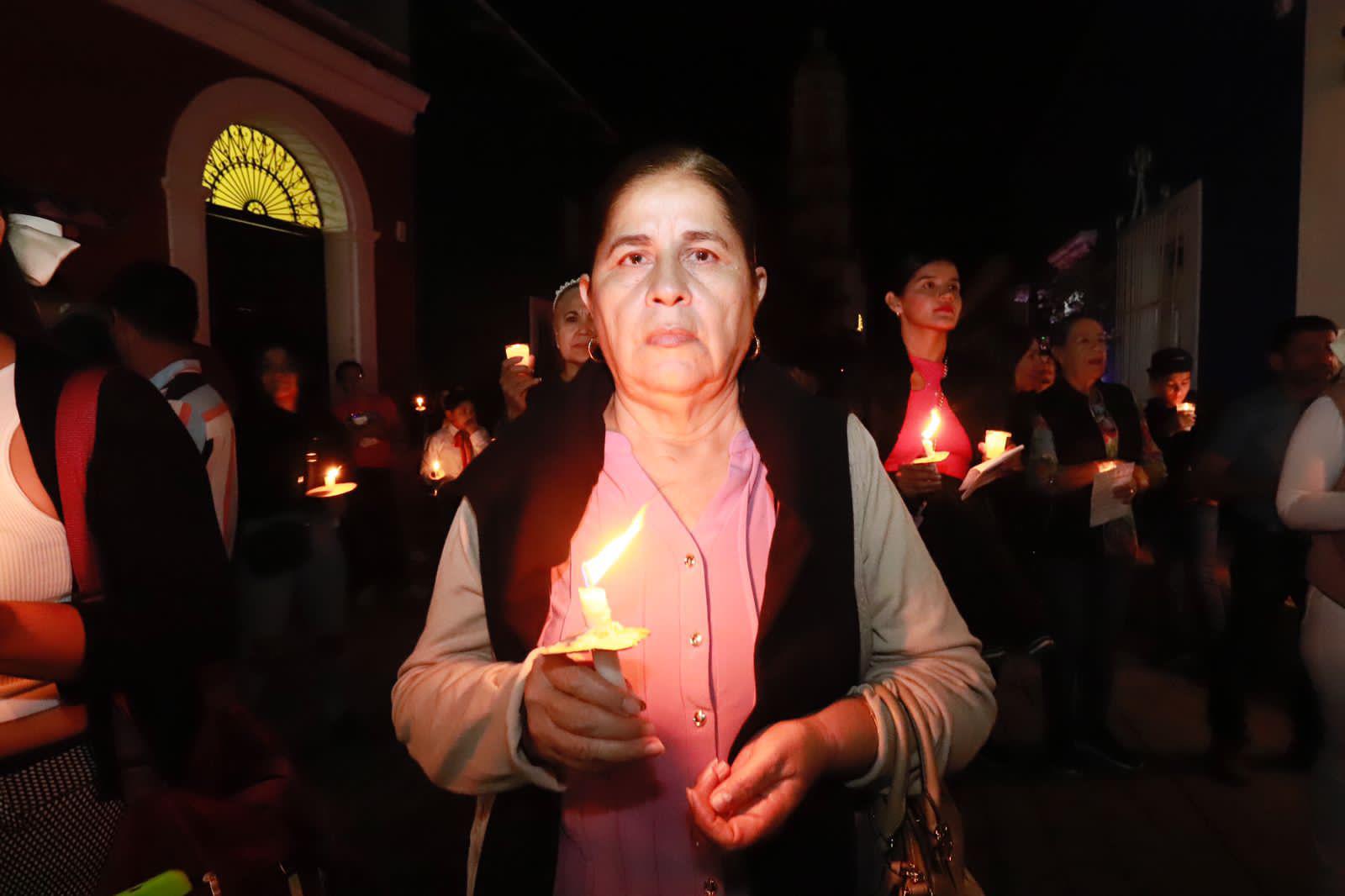 $!Cosalá reúne a miles en la Fiesta de las Velas en honor la Virgen de Guadalupe