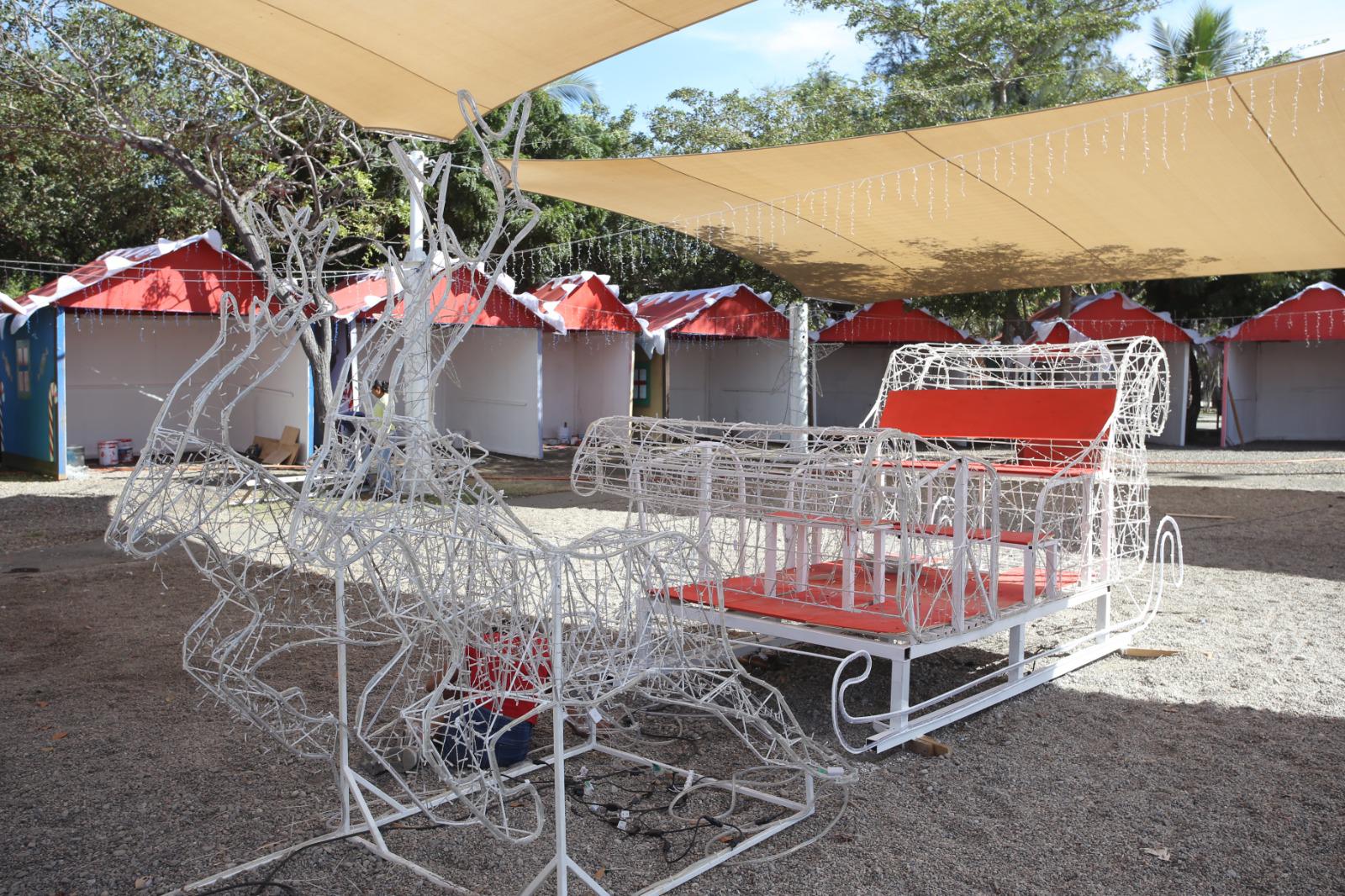 $!La Villa Navideña 2025 comienza a tomar forma en Mazatlán