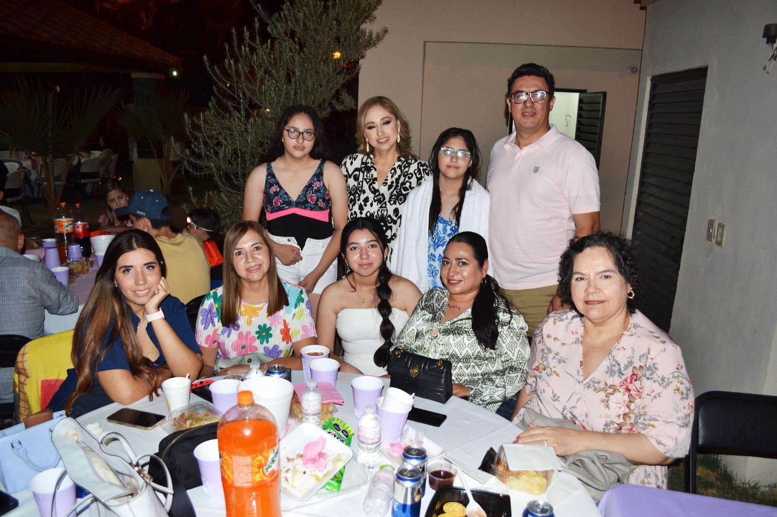 $!Familias Castro Paredes, Quiñónez Castro y Castro Barajas.