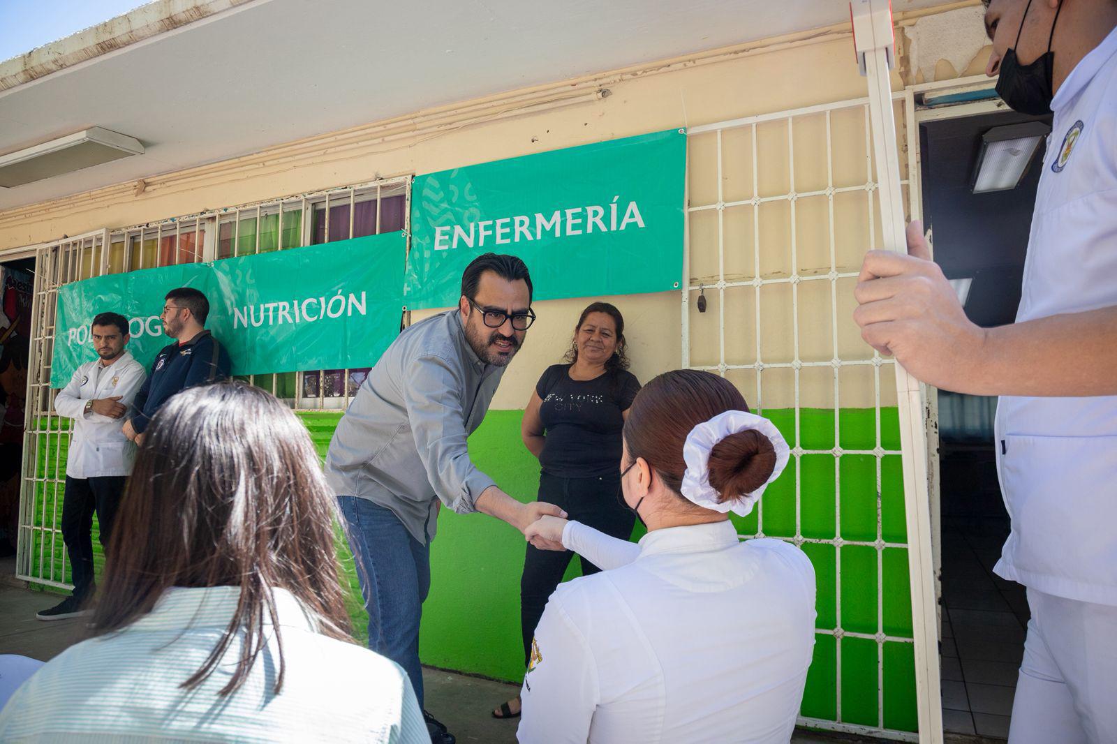 $!Llevan servicios de salud a Chulavista y pactan obras de mejora en La Puerta, en Culiacán