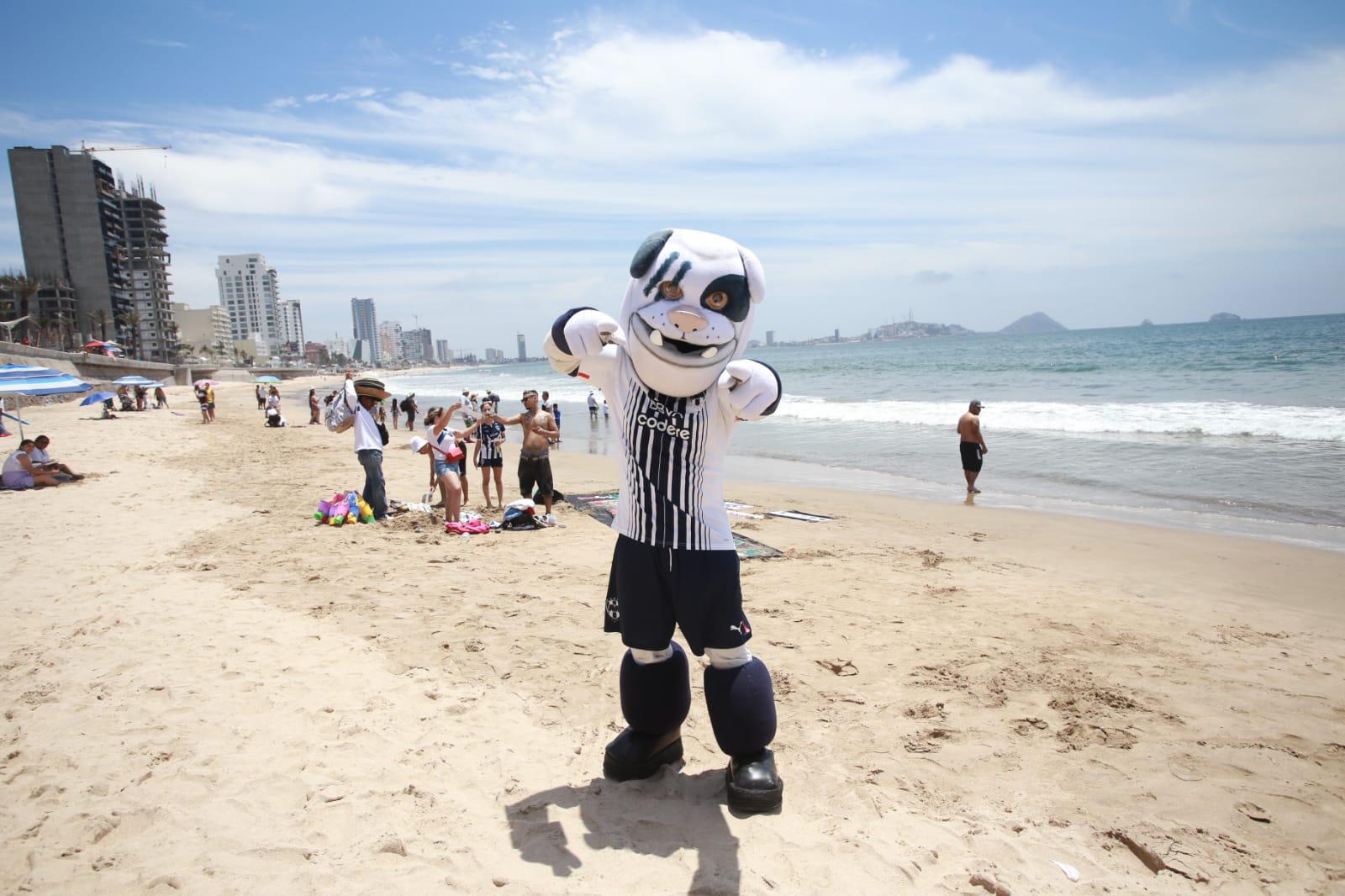 $!La Pandilla de Monterrey invade Mazatlán (FOTOS)