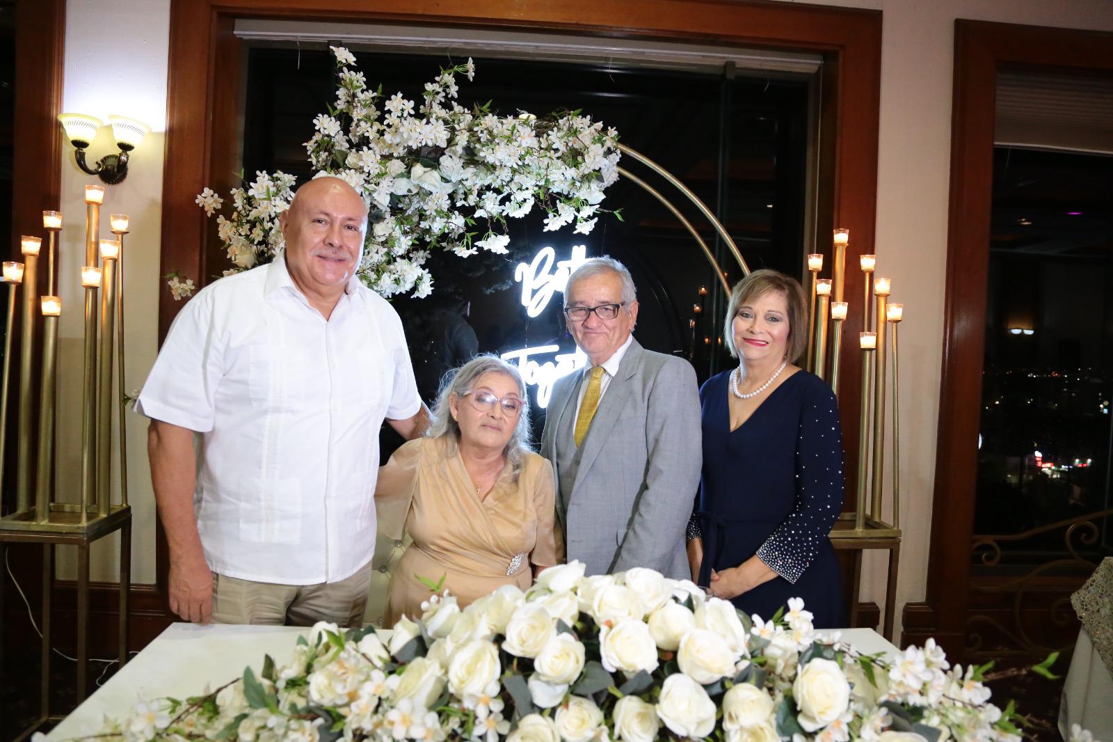 $!Con Miguel Ángel Medrano Curiel y Lourdes Margarita Sánchez Rodríguez.