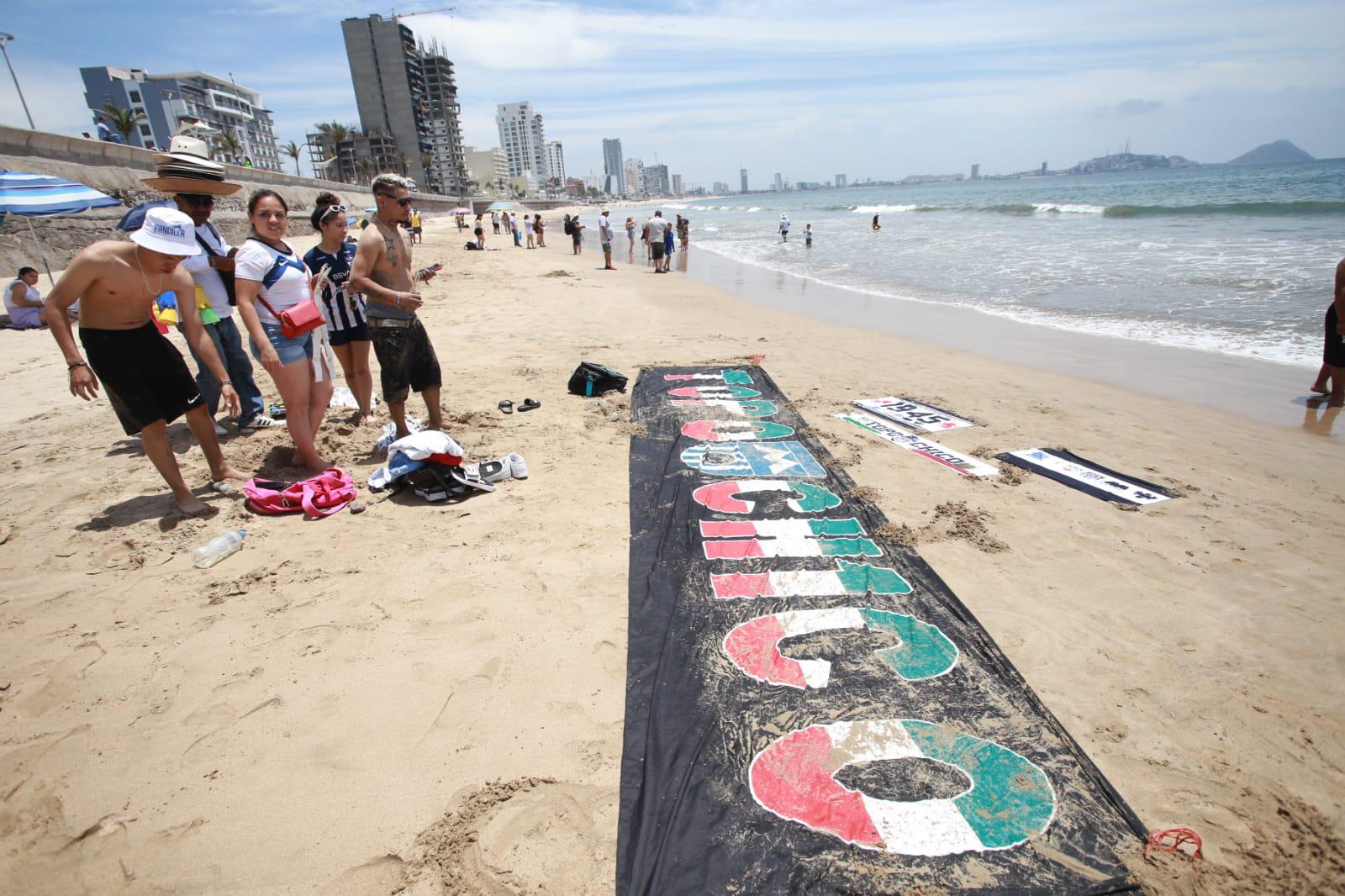 $!La Pandilla de Monterrey invade Mazatlán (FOTOS)