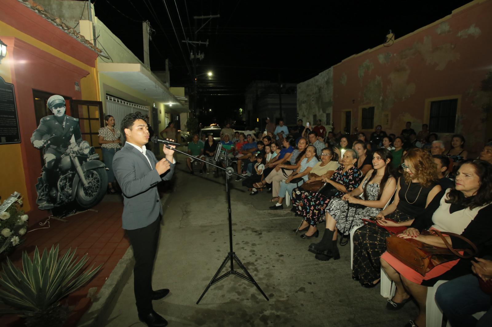 $!Alfredo Rivas llena de emoción el escenario con “Tu Enamorado”, recordando el legado del ídolo sinaloense.