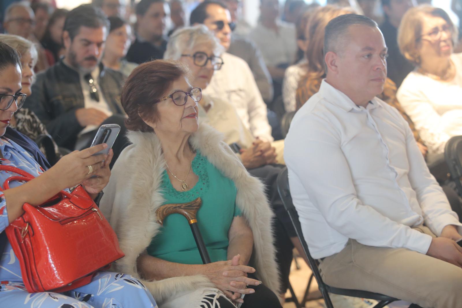 $!Josefina Ramos de Rodríguez en la presentación del libro de su hijo Juan José Rodríguez.