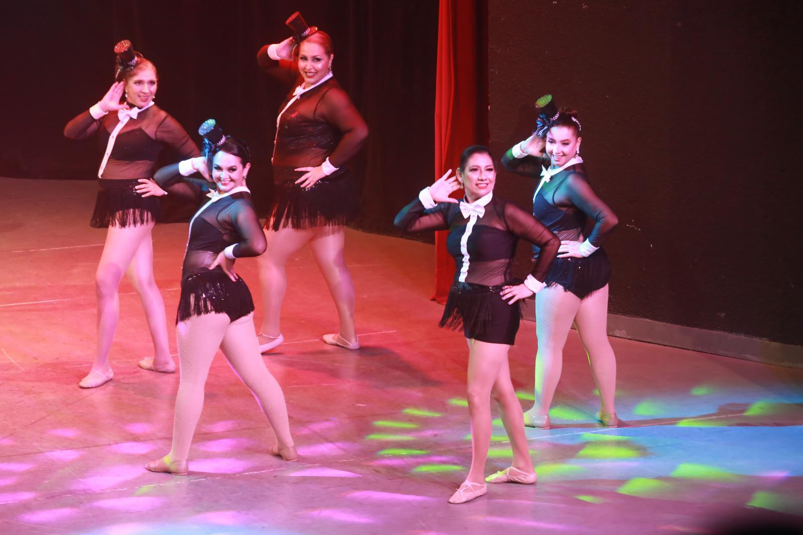 $!Las alumnas del Taller de Baile de Salón del CSS demostraron su talento y dedicación durante el festival.