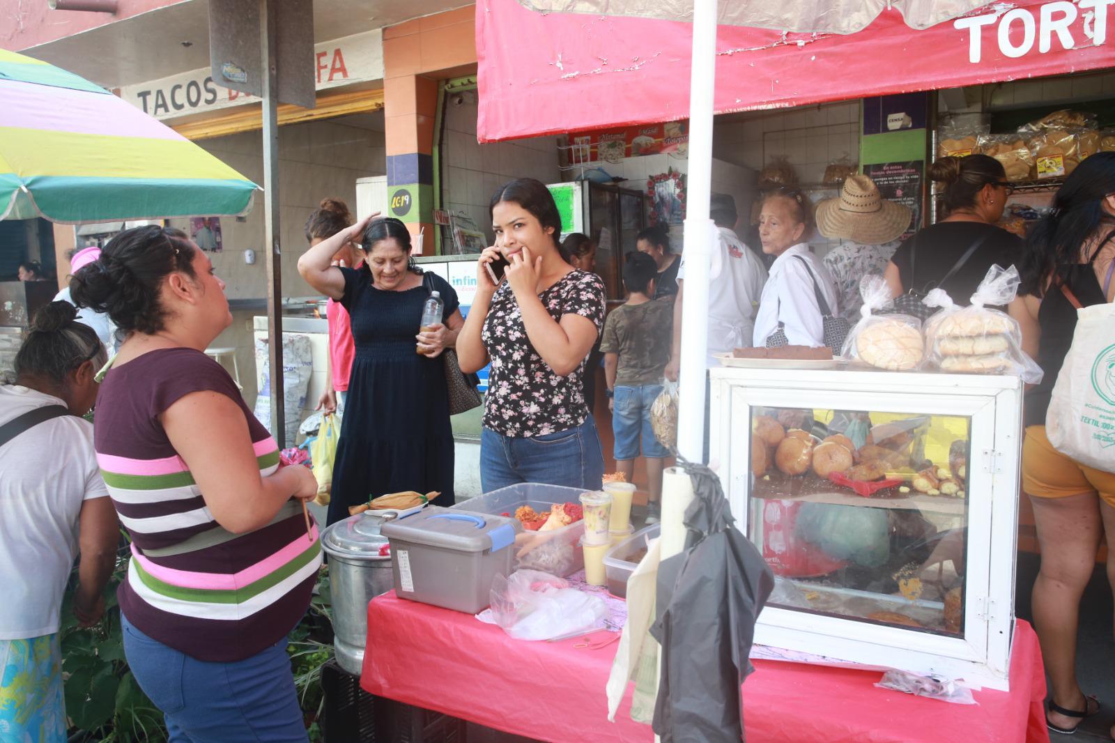 $!Se acercan los 15 años de Karlita y aún le faltan muchas cosas para que luzca como princesa