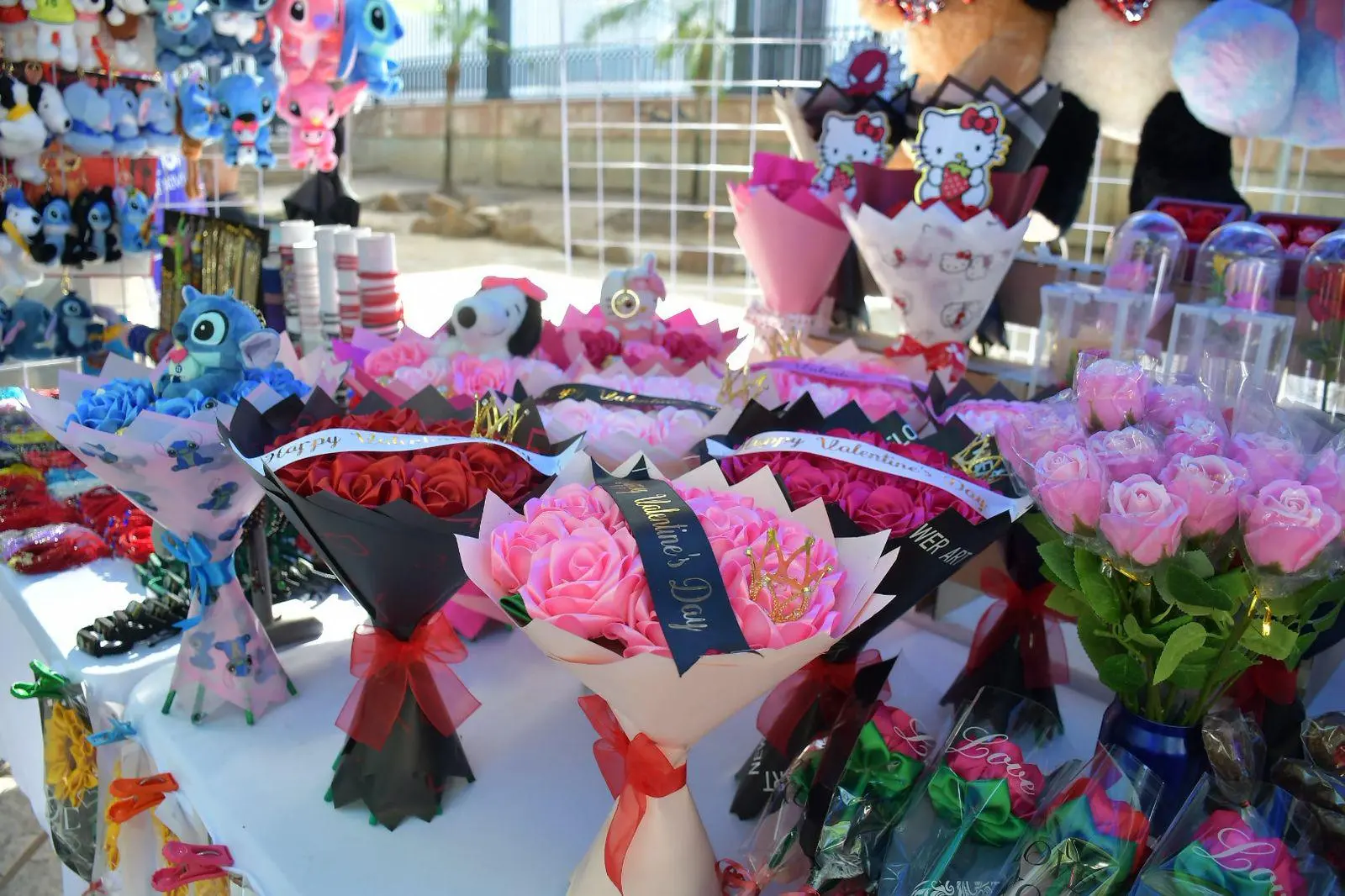 $!Instalan bazar por el Día del Amor y la Amistad en el Centro de Culiacán para reactivar economía local