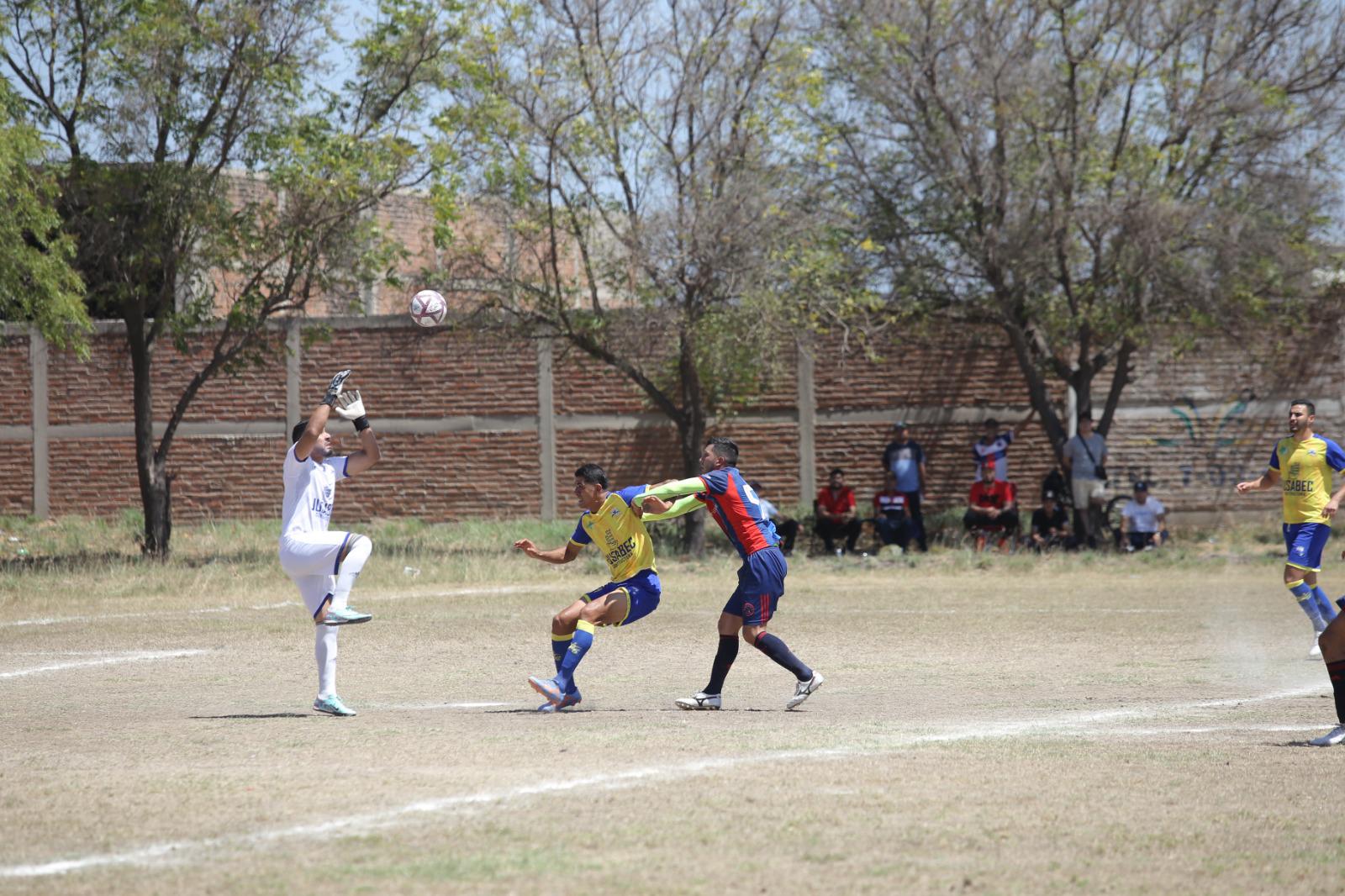 $!Boys de Villa Unión vence a Familia Aguilar-Carrilllo y se pone adelante en la semifinal