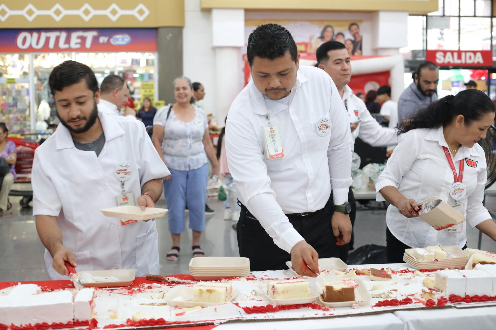 $!Casa Ley celebra 72 años con sus clientes en Mazatlán