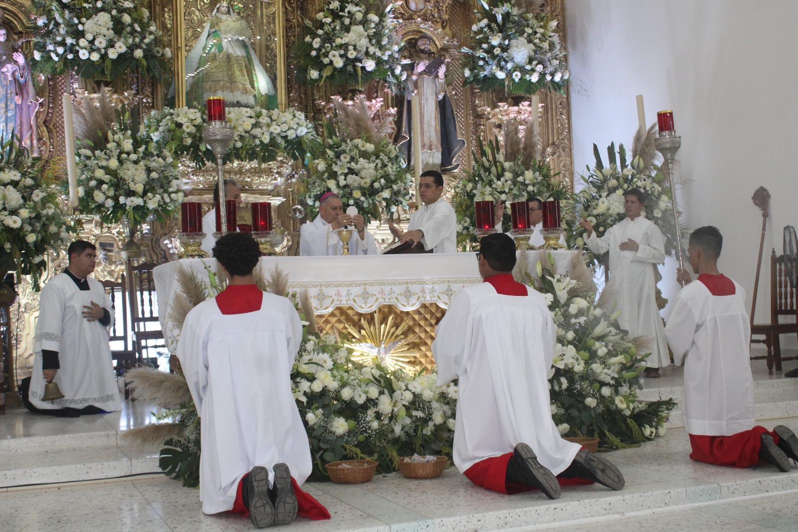 $!Obispo de Mazatlán: la violencia no ha frenado la fe, templos siguen llenos en fiestas patronales