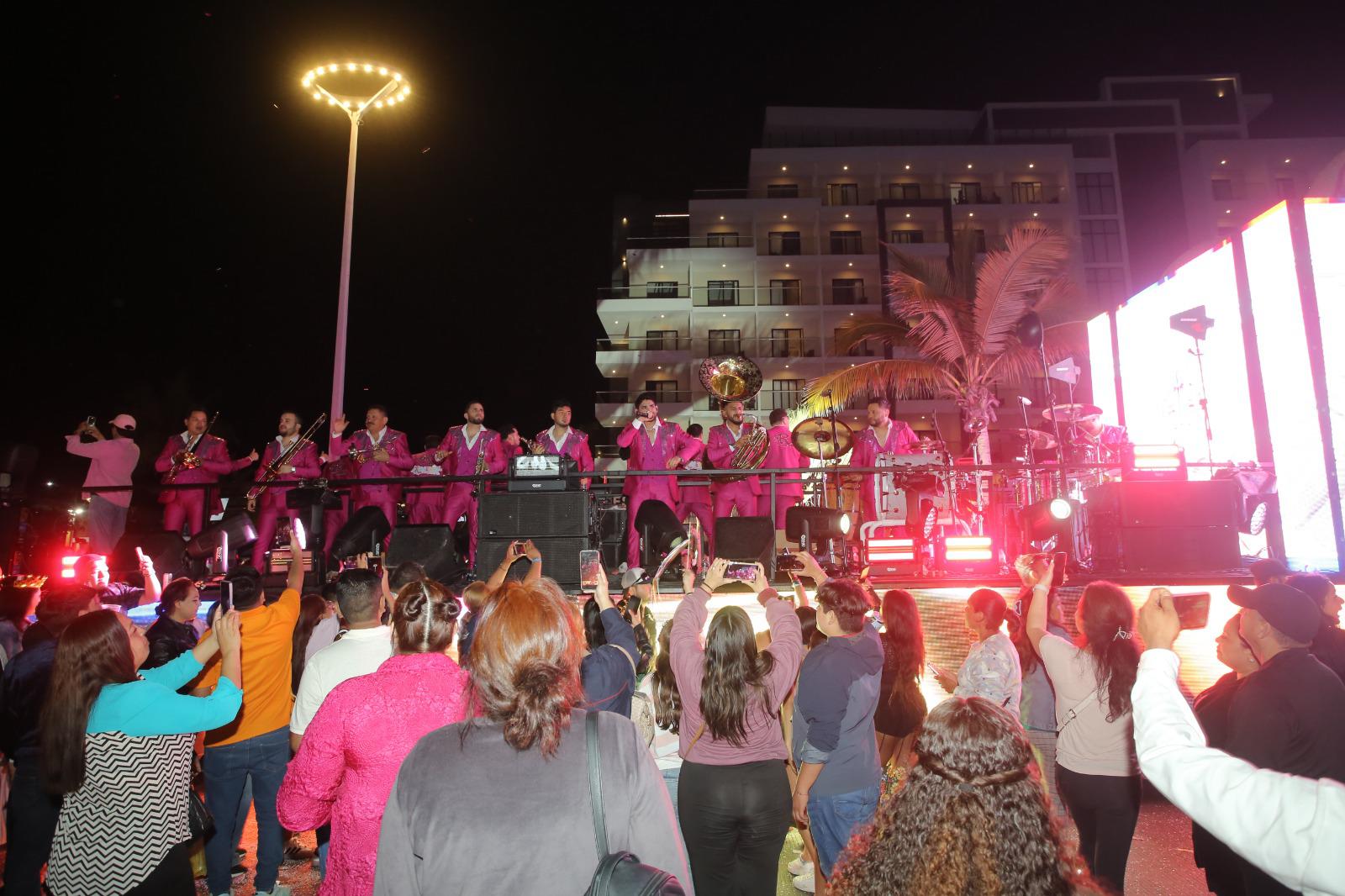 $!Banda El Recodo acompaña a Ximena Lizárraga.