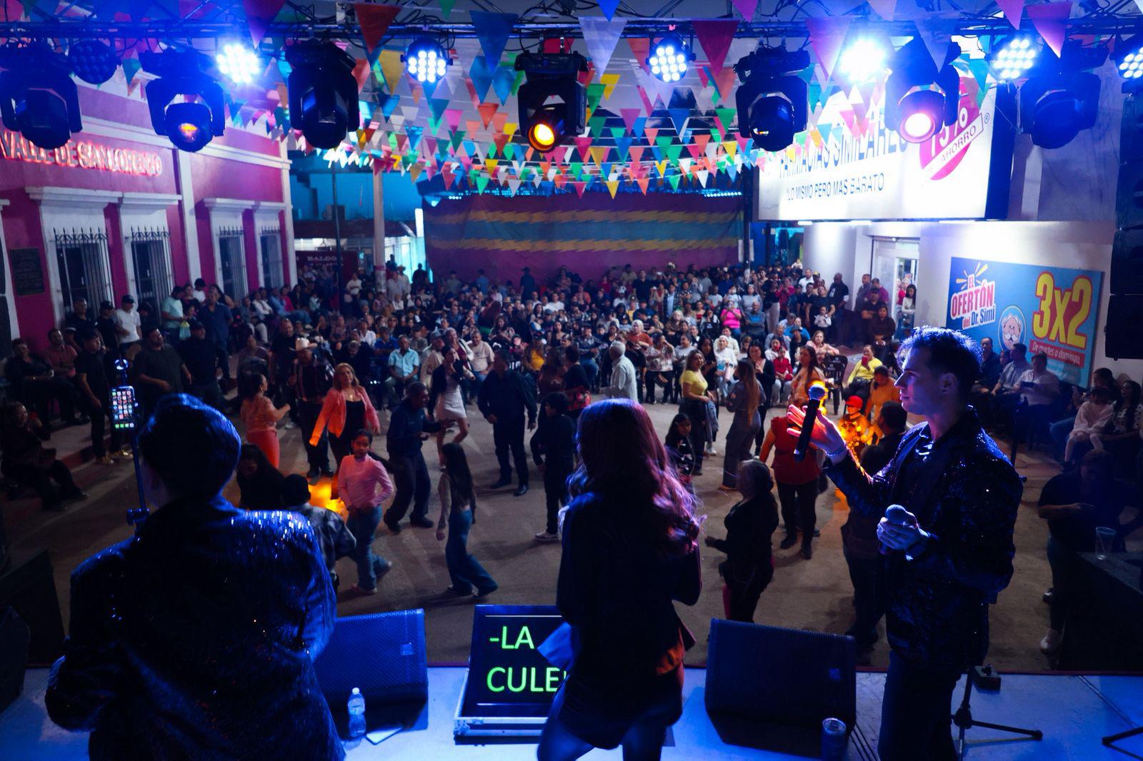 $!Cientos de quilenses se reunieron en la clausura de los festejos.