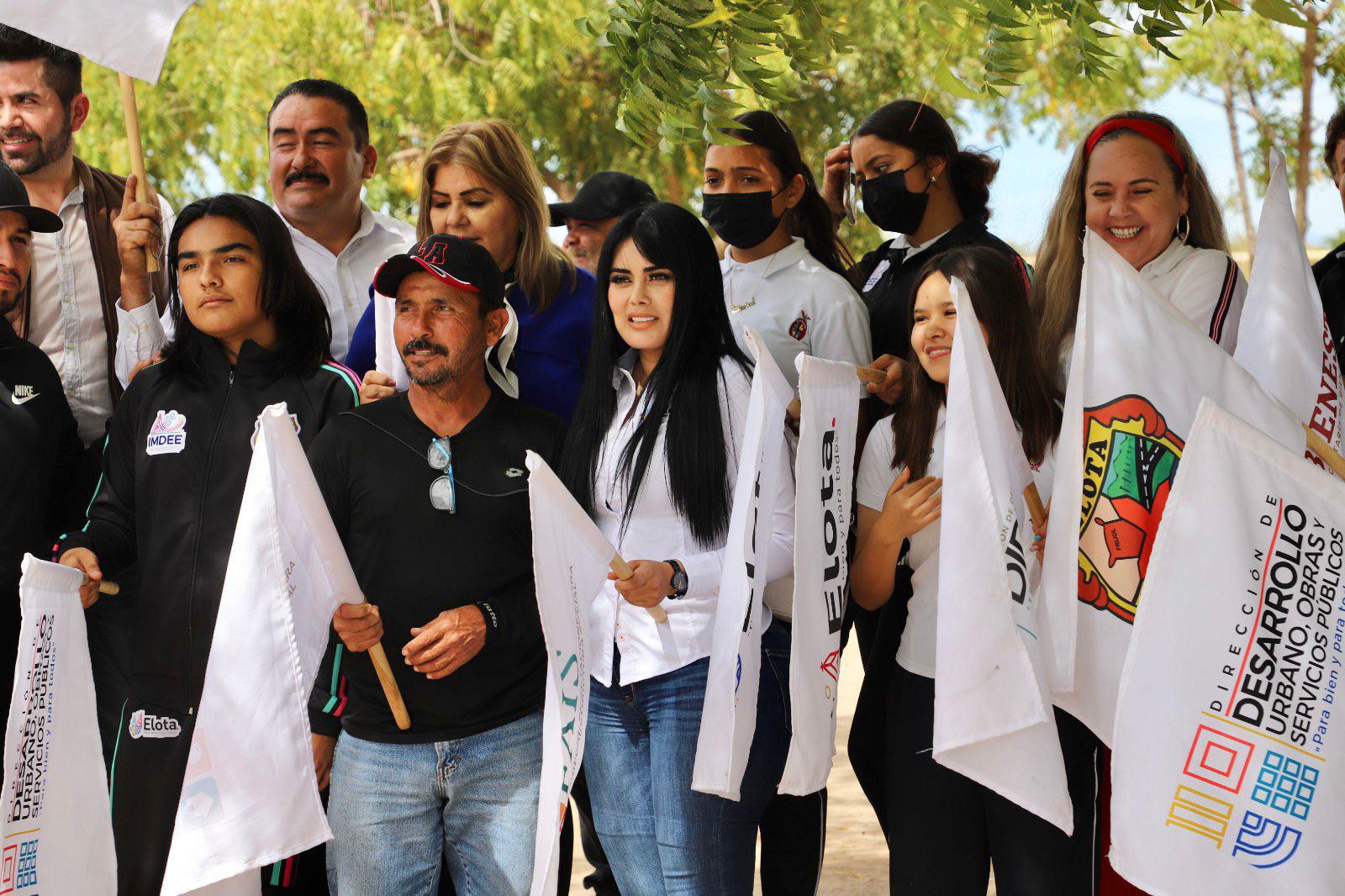 $!Comienza instalación de alumbrado en la Unidad Deportiva de La Cruz