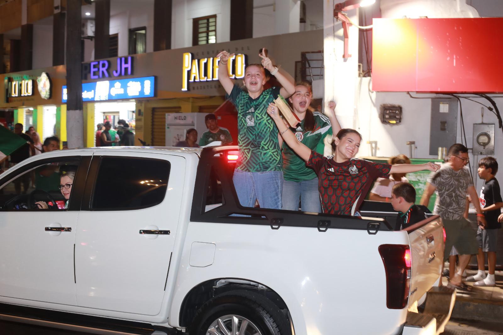$!Retumba el ‘Cielito Lindo’ en las Letras de Mazatlán con el triunfo México ante Ecuador